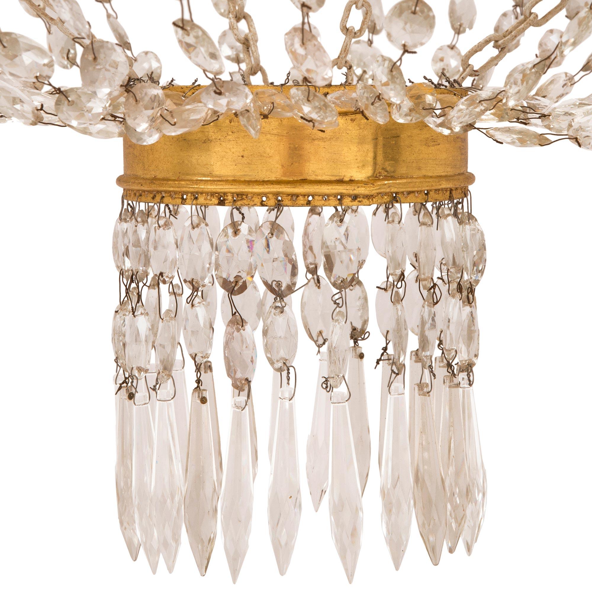 Italienischer neoklassizistischer Kronleuchter aus vergoldetem Metall, Eisen und Glas aus dem 18. Jahrhundert im Angebot 1