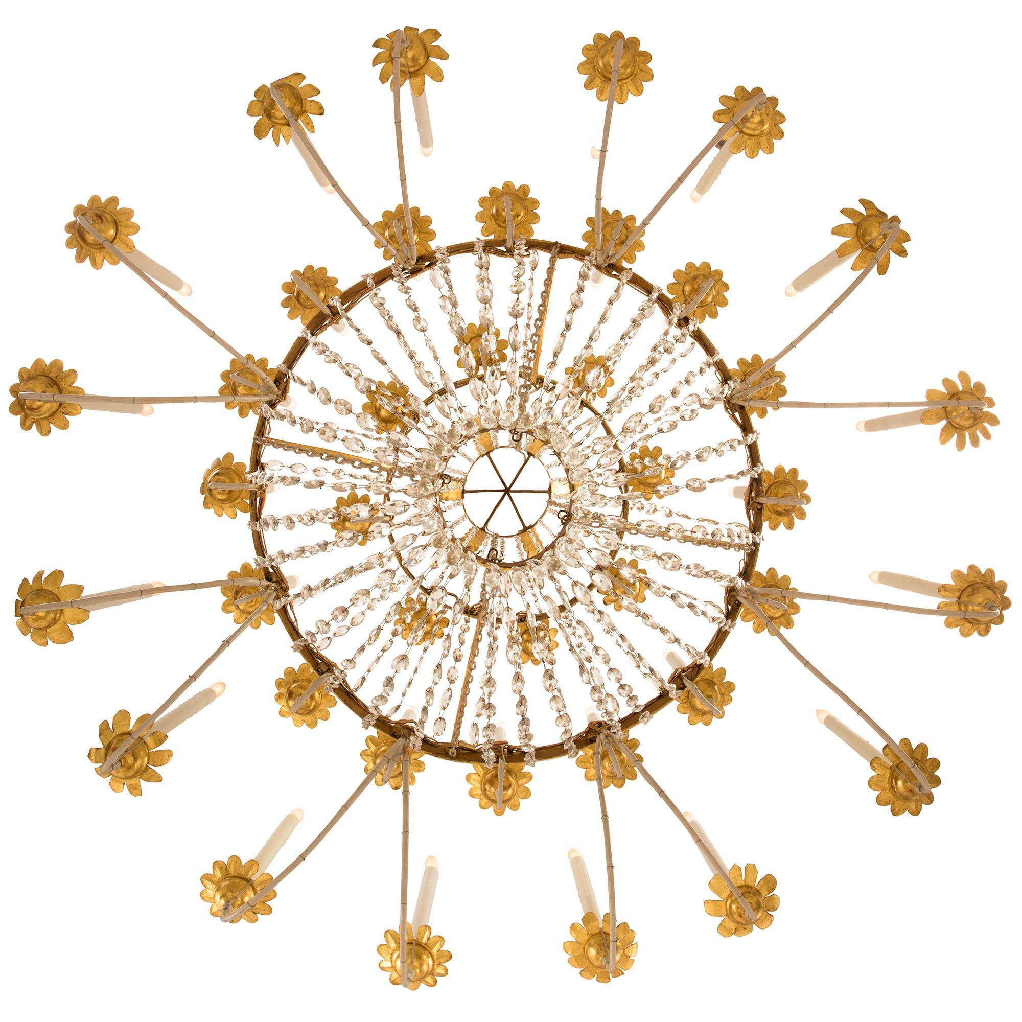 Italienischer neoklassizistischer Kronleuchter aus vergoldetem Metall, Eisen und Glas aus dem 18. Jahrhundert im Angebot 2