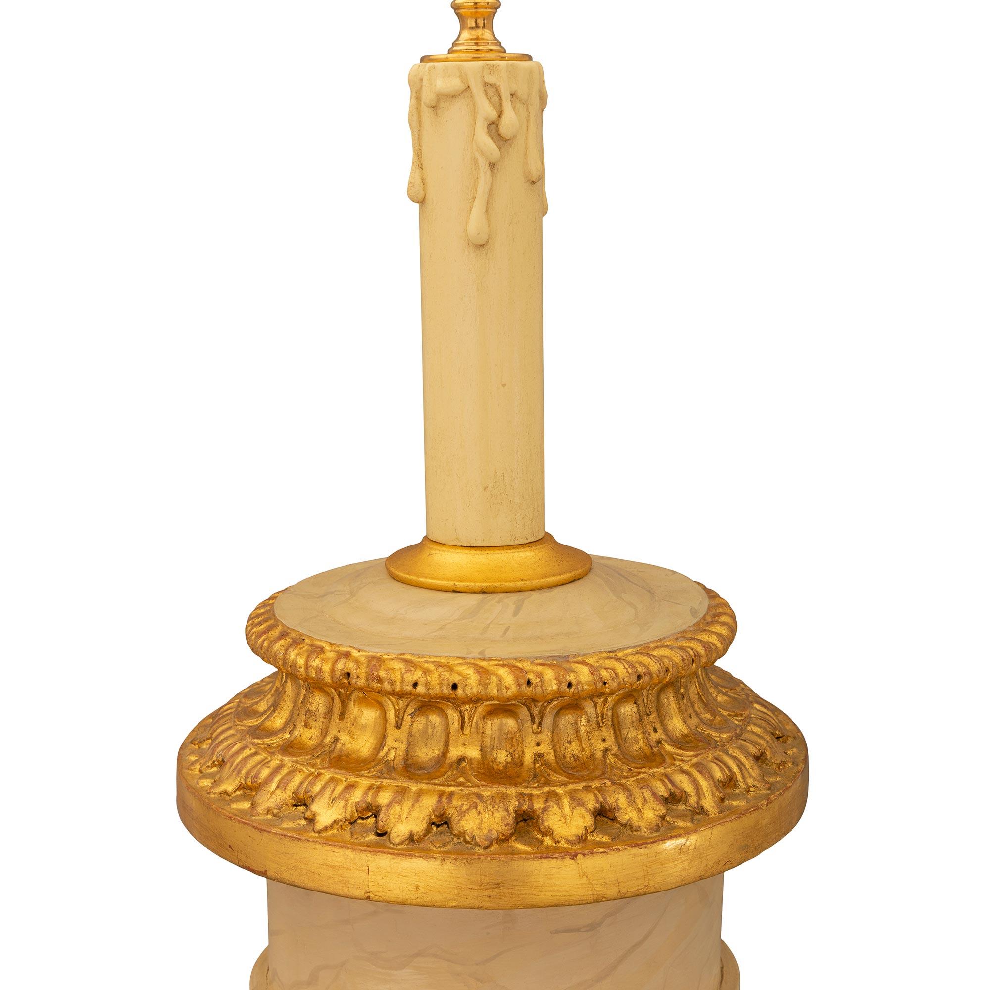 Italienische Stehlampe aus neoklassischem St. Giltwood aus dem 18. (Gemalt) im Angebot