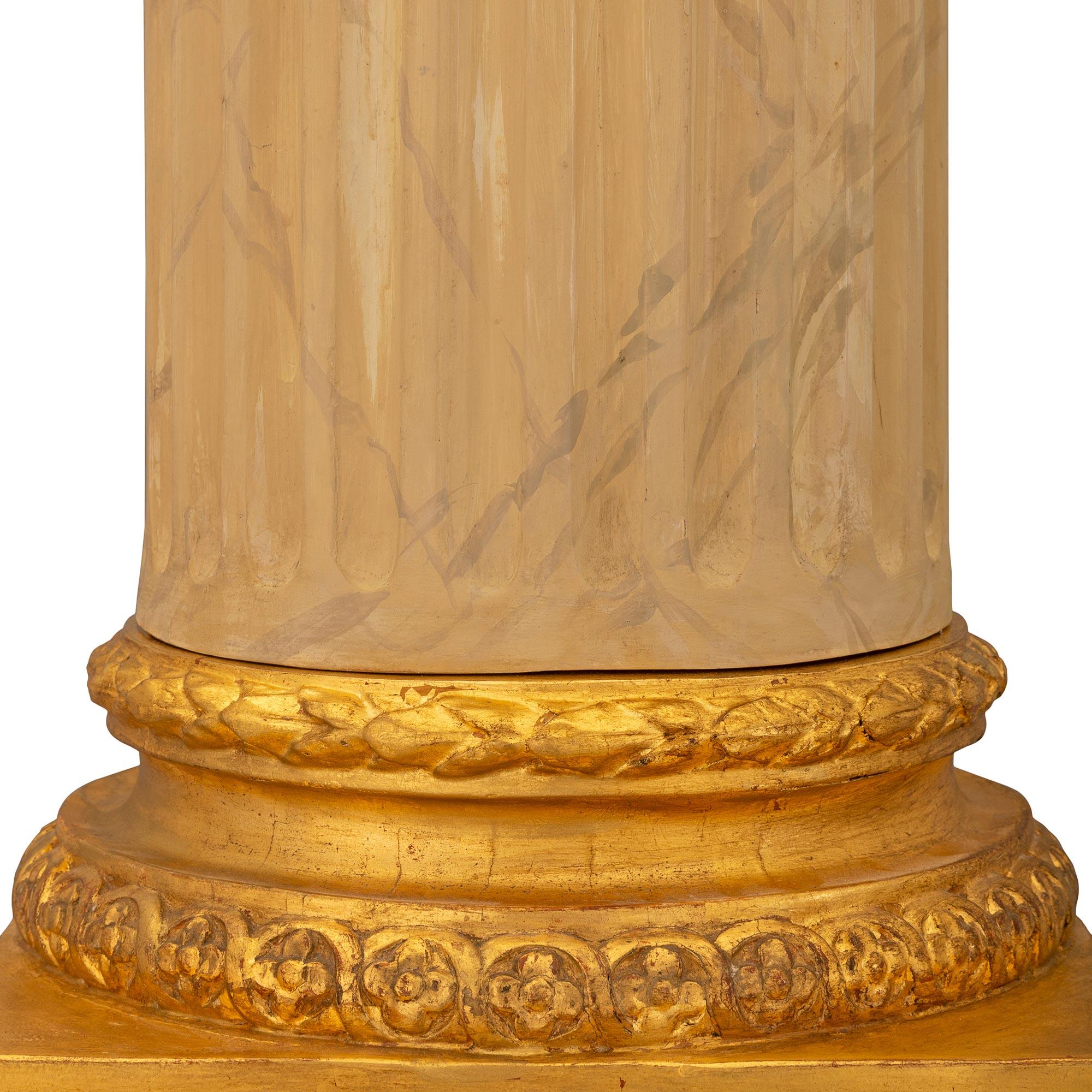 Lampadaire italien néo-classique du 18ème siècle en bois de St. Bon état - En vente à West Palm Beach, FL