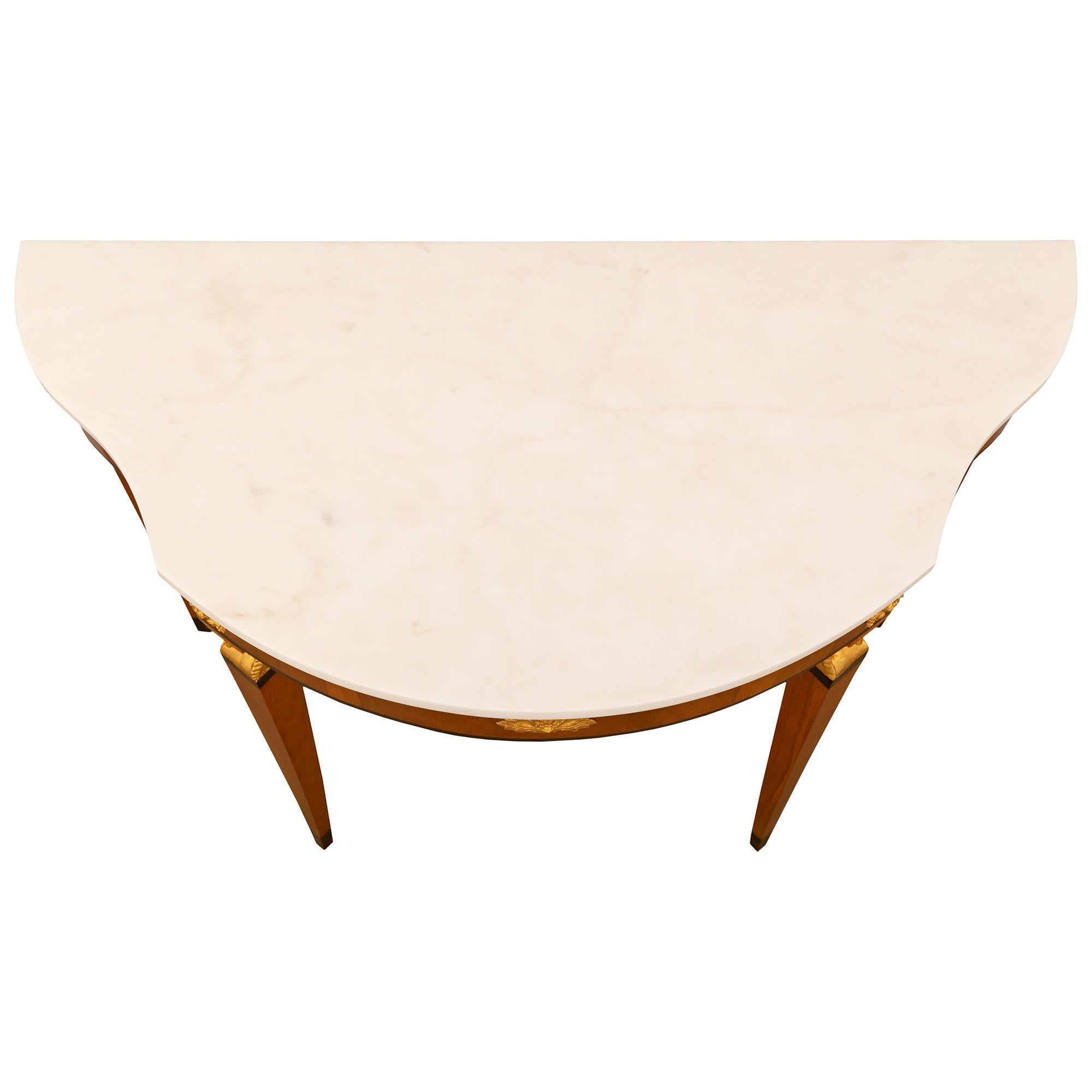 Italienische neoklassizistische Konsole aus dem 18. Konsole aus Giltwood, Nussbaum und Marmor im Angebot 3