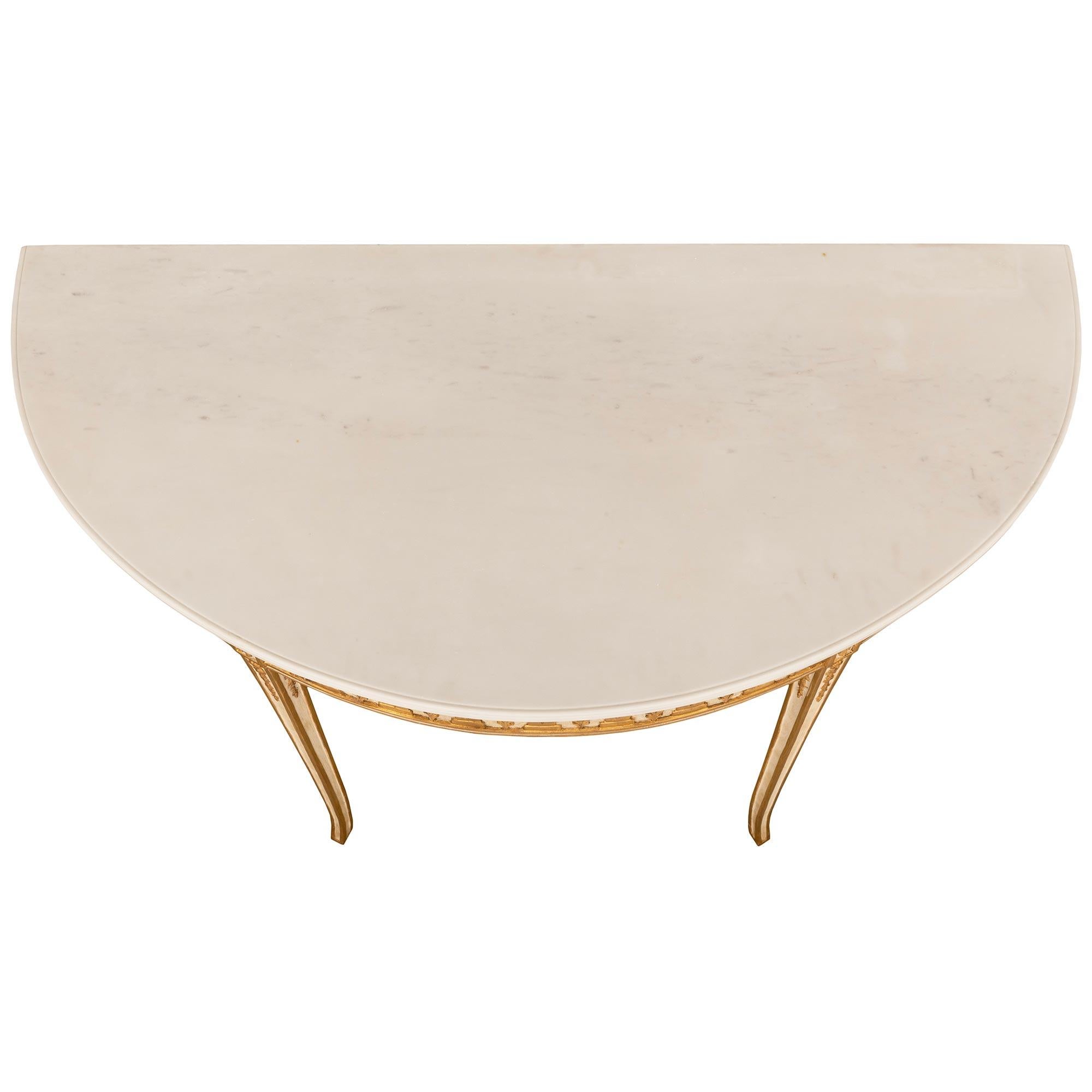Marmo neoclassico italiano del XVIII secolo patinato bianco sporco Giltwood bianco in vendita 2