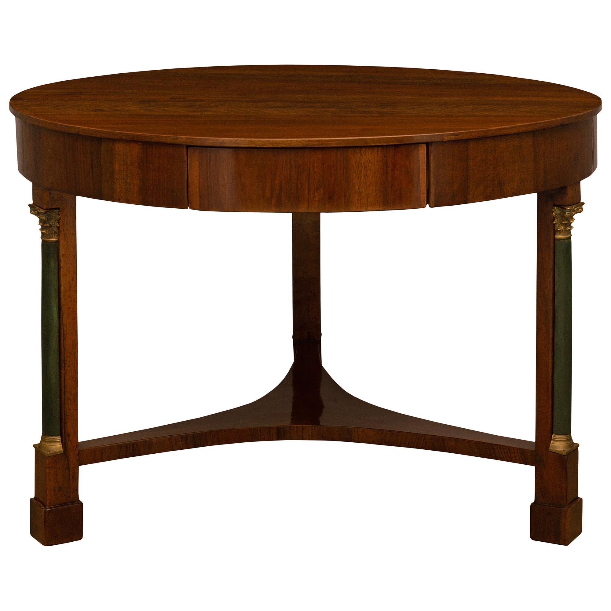 Italian 18th Century Neo-Classical Walnut Center Table In Good Condition For Sale In West Palm Beach, FL