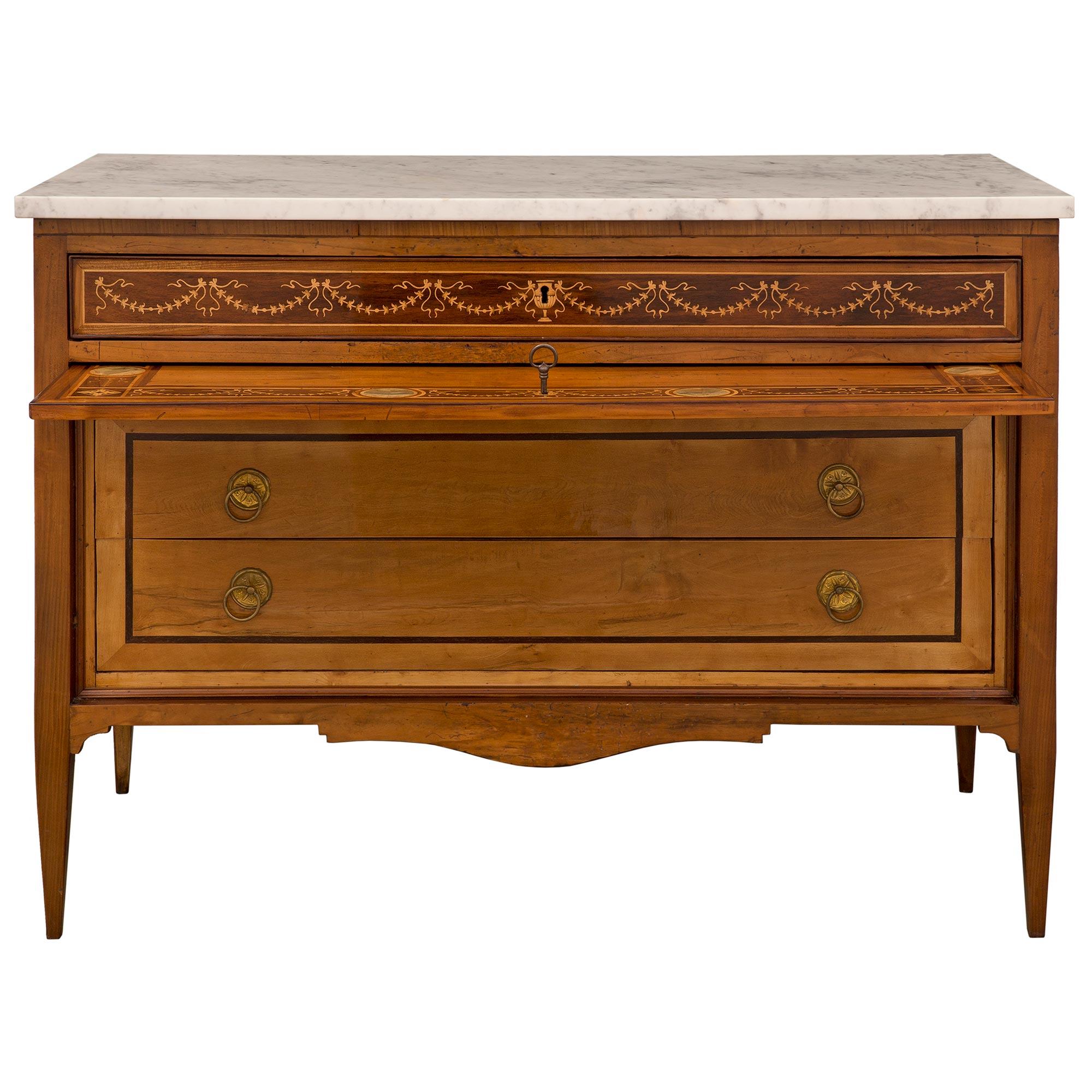 Italian 18th Century Neoclassical Period Walnut Chest In Good Condition For Sale In West Palm Beach, FL