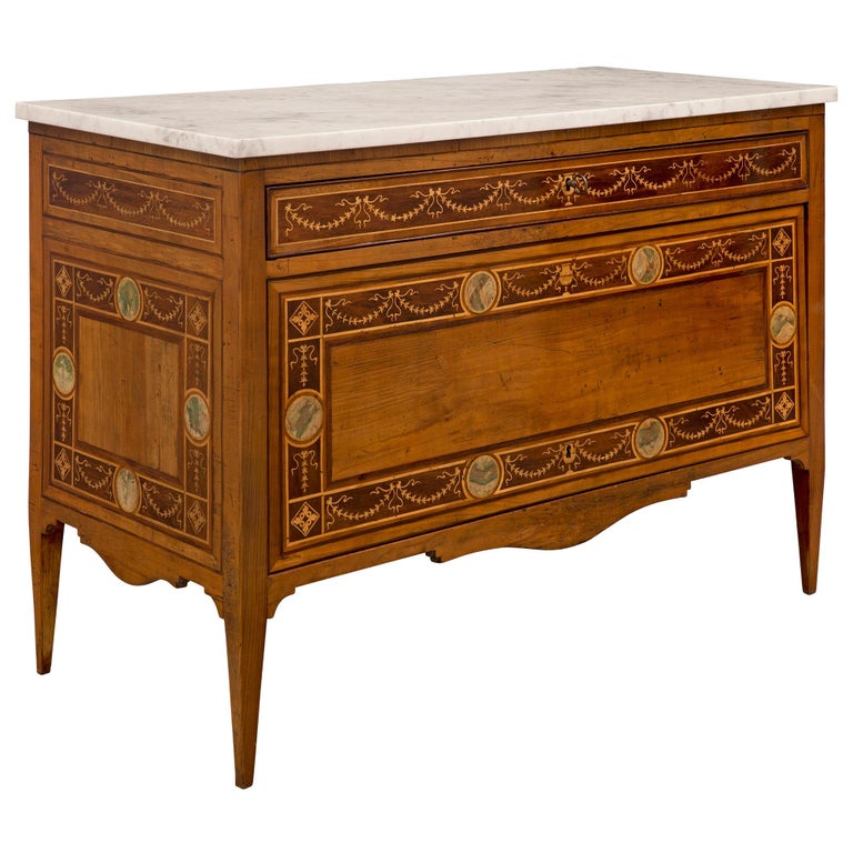Italian 18th Century Neoclassical Period Walnut Chest For Sale at 1stDibs
