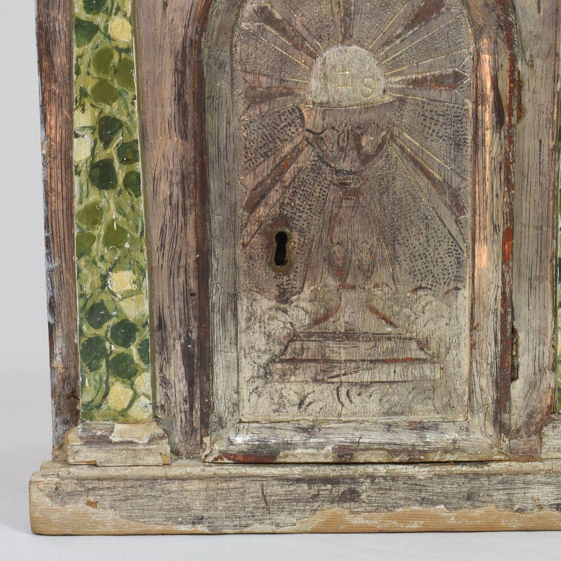 Tabernacolo italiano neoclassico del XVIII secolo in legno dipinto e argentato in vendita 3