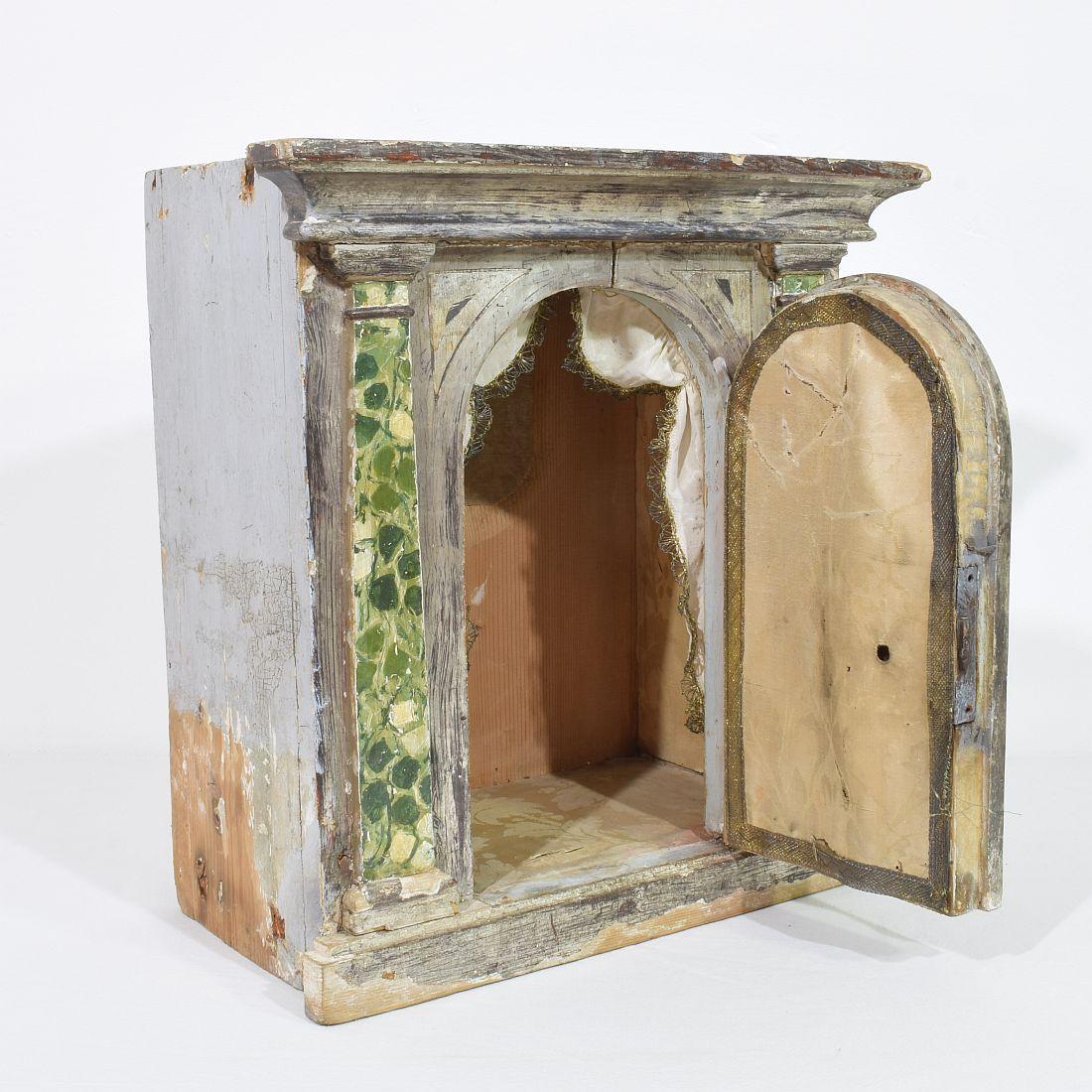 Italian 18th Century Neoclassical Silvered And Painted Wooden Tabernacle For Sale 10