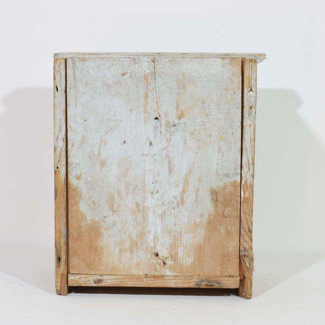 Fatto a mano Tabernacolo italiano neoclassico del XVIII secolo in legno dipinto e argentato in vendita