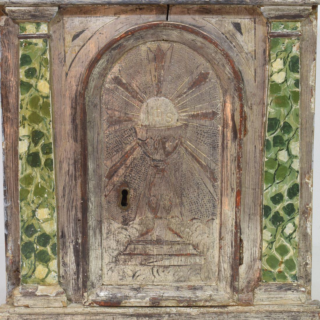 Legno Tabernacolo italiano neoclassico del XVIII secolo in legno dipinto e argentato in vendita