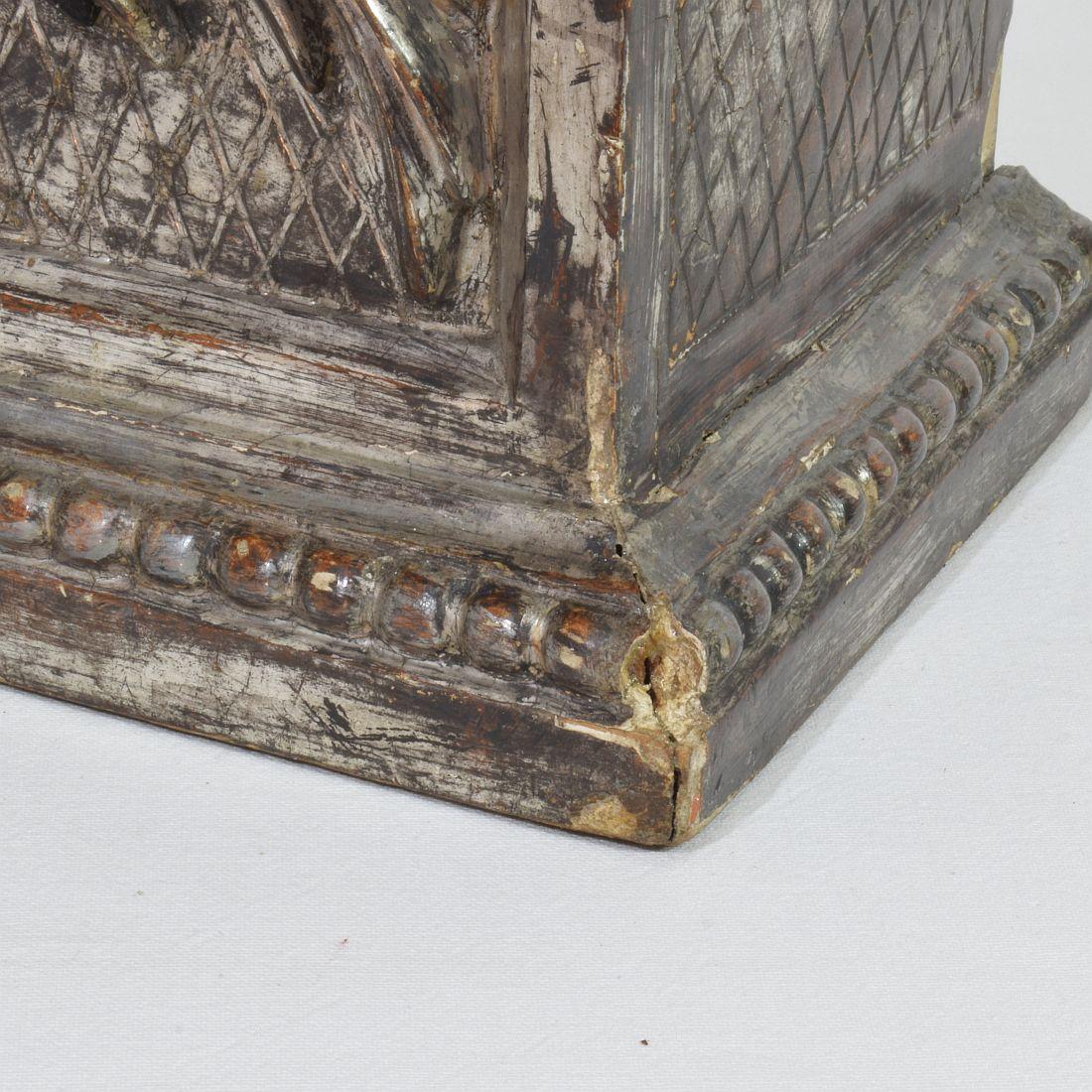Italienischer neoklassizistischer, versilberter, geschnitzter Holzsockel aus dem 18. Jahrhundert  im Angebot 7