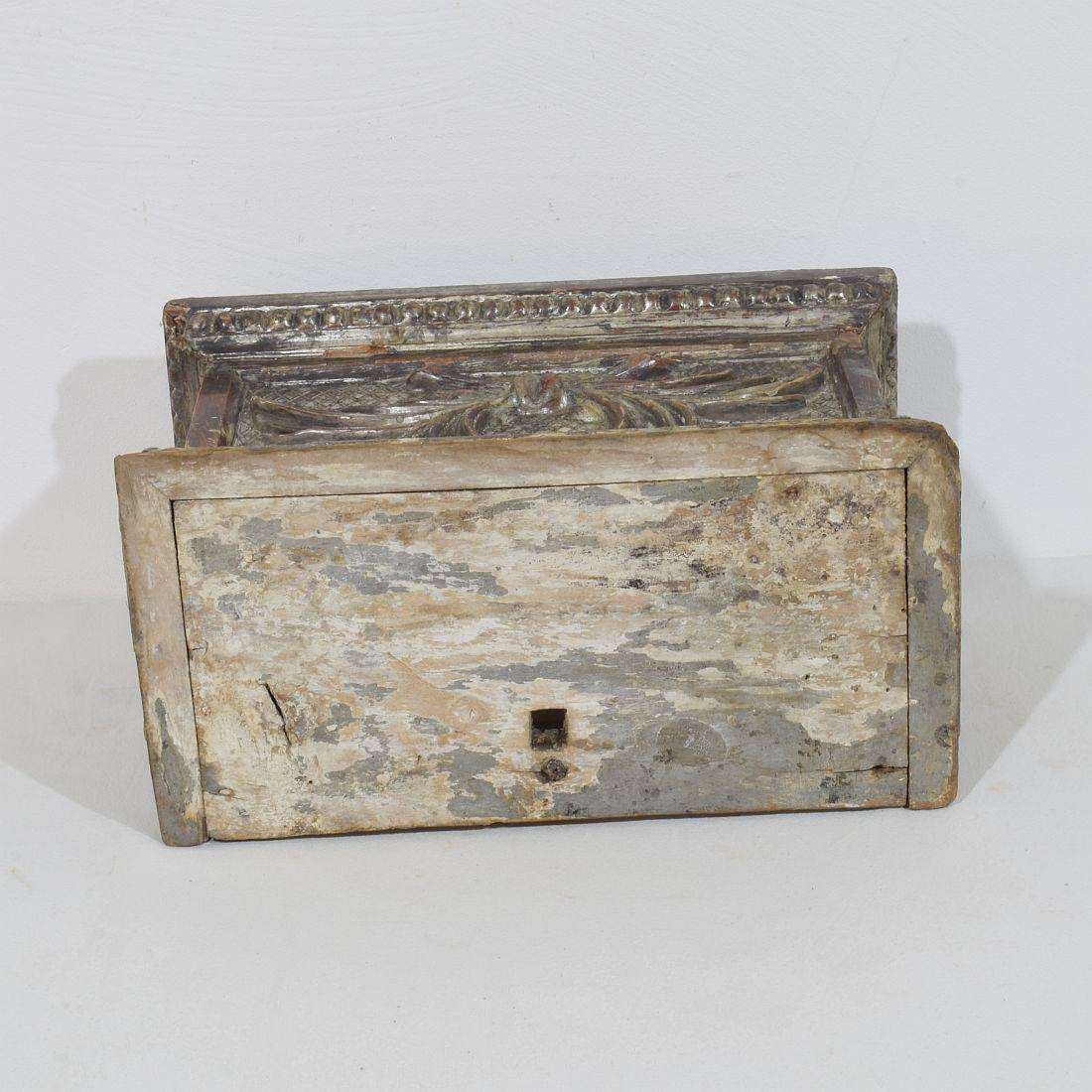 Piédestal néoclassique italien du 18ème siècle en bois sculpté et argenté en vente 12