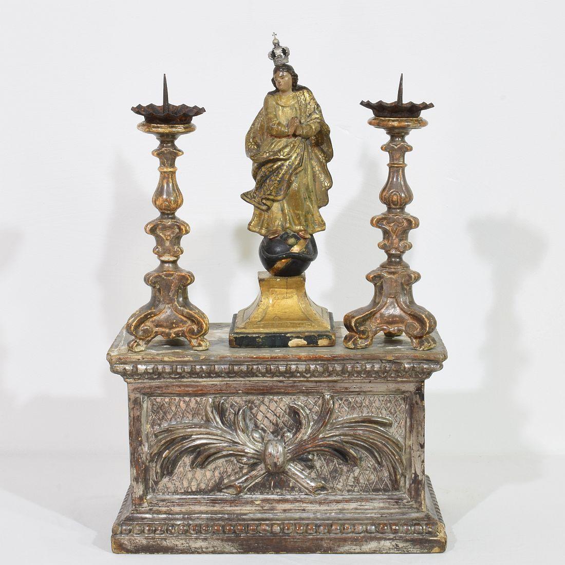 Beautiful weathered Neoclassical pedestal with its original silver-leaf gilding.
Great to use as a display for a small collection or just with some candles.
Italy, circa 1780. Weathered,small losses and old repairs