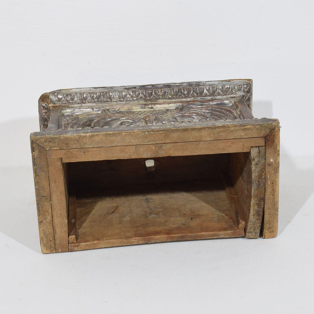 Piédestal néoclassique italien du 18ème siècle en bois sculpté et argenté en vente 13