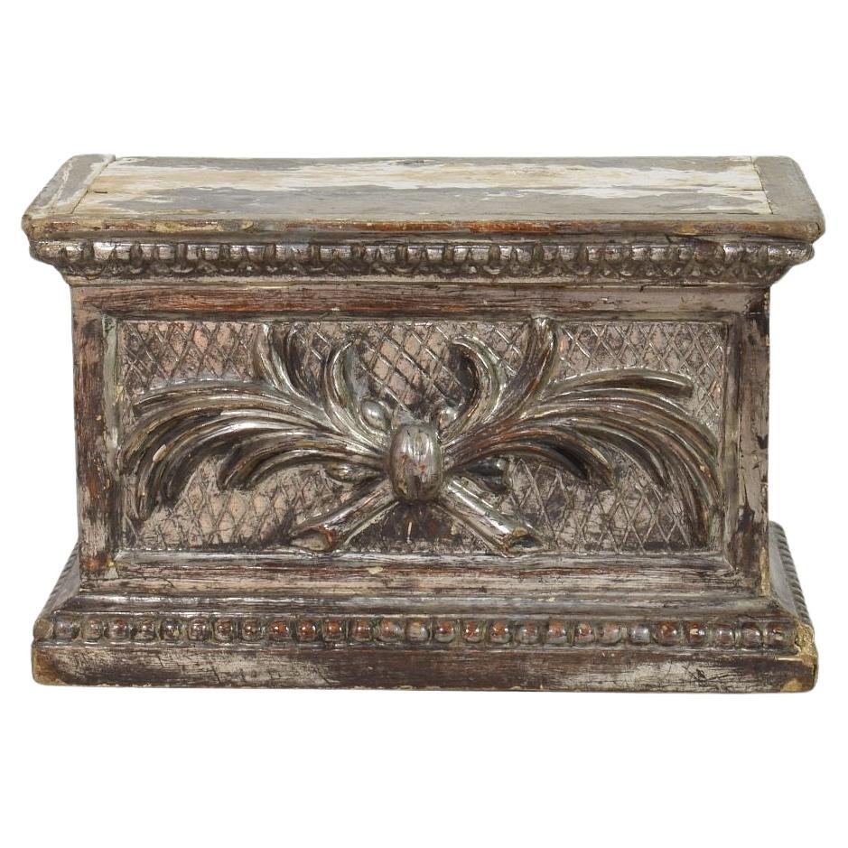 Italian 18th Century Neoclassical Silvered Carved Wooden Pedestal  For Sale
