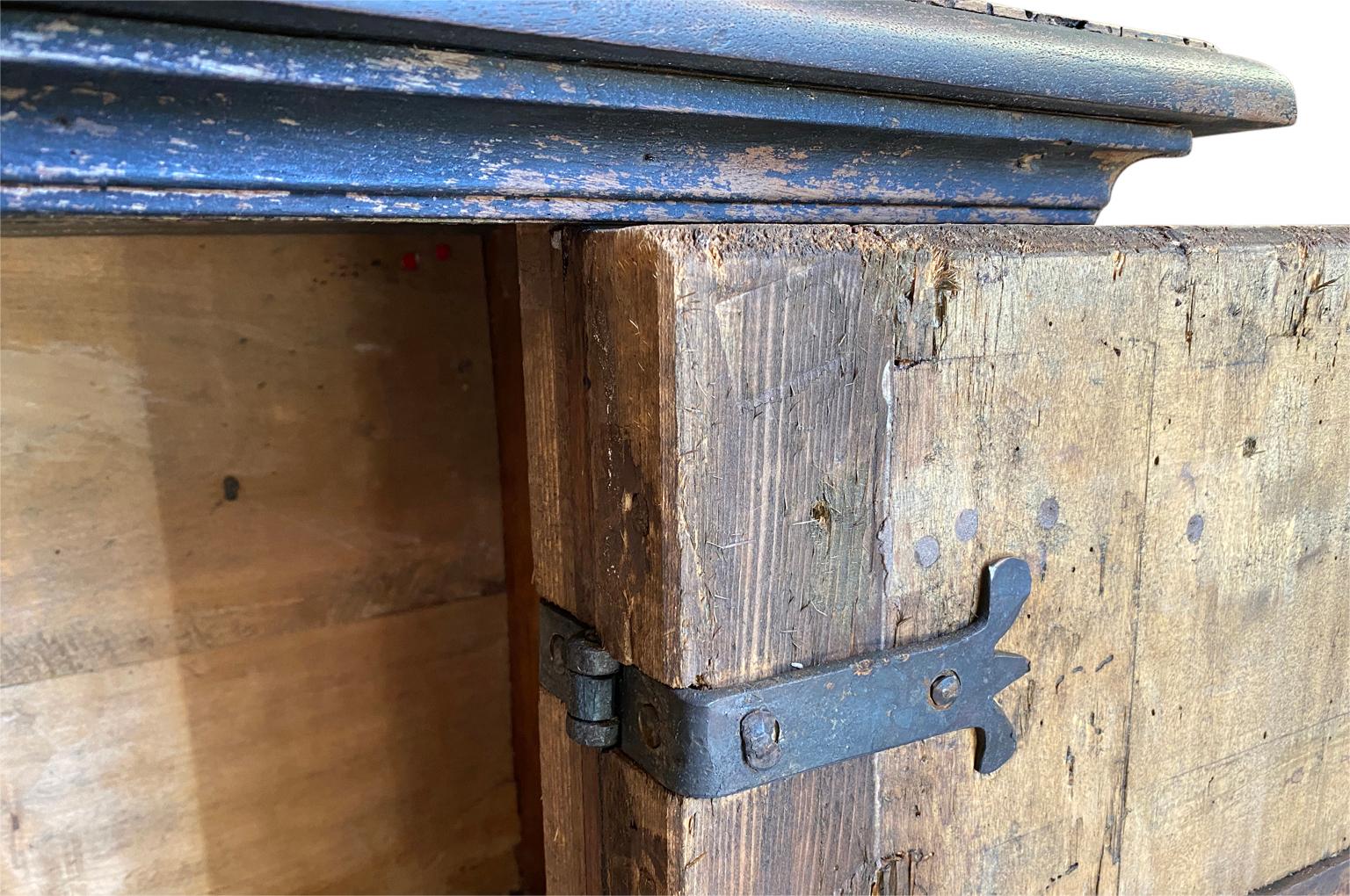 Italian 18th Century Painted Credenza 8