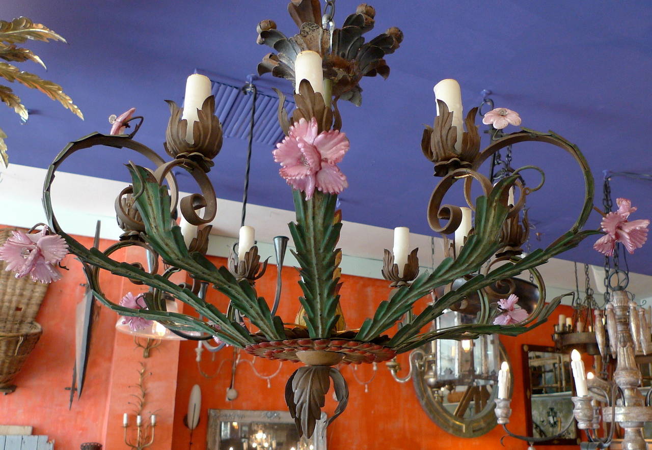 Italian 18th Century Painted Metal Chandelier with Pink Porcelain Flowers 1