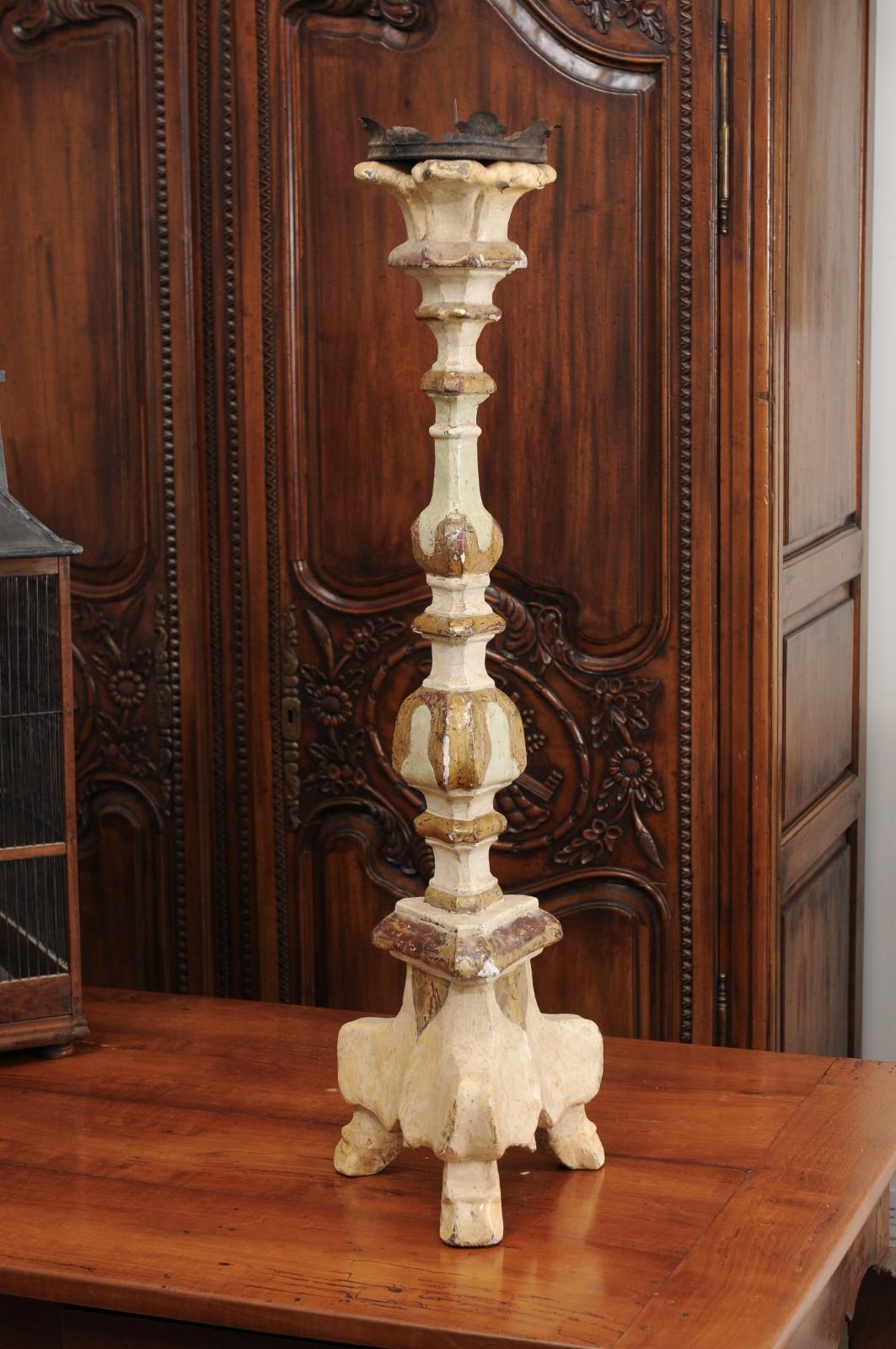 Italian 18th Century Painted Wood Candlestick from Tuscany with Gilt Accents For Sale 5