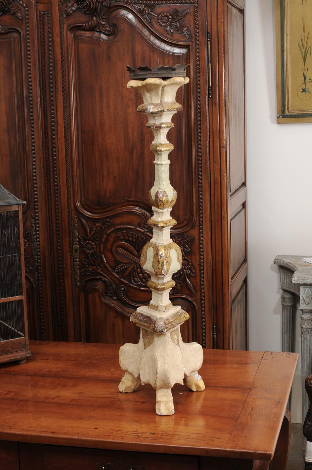 Italian 18th Century Painted Wood Candlestick from Tuscany with Gilt Accents For Sale 3