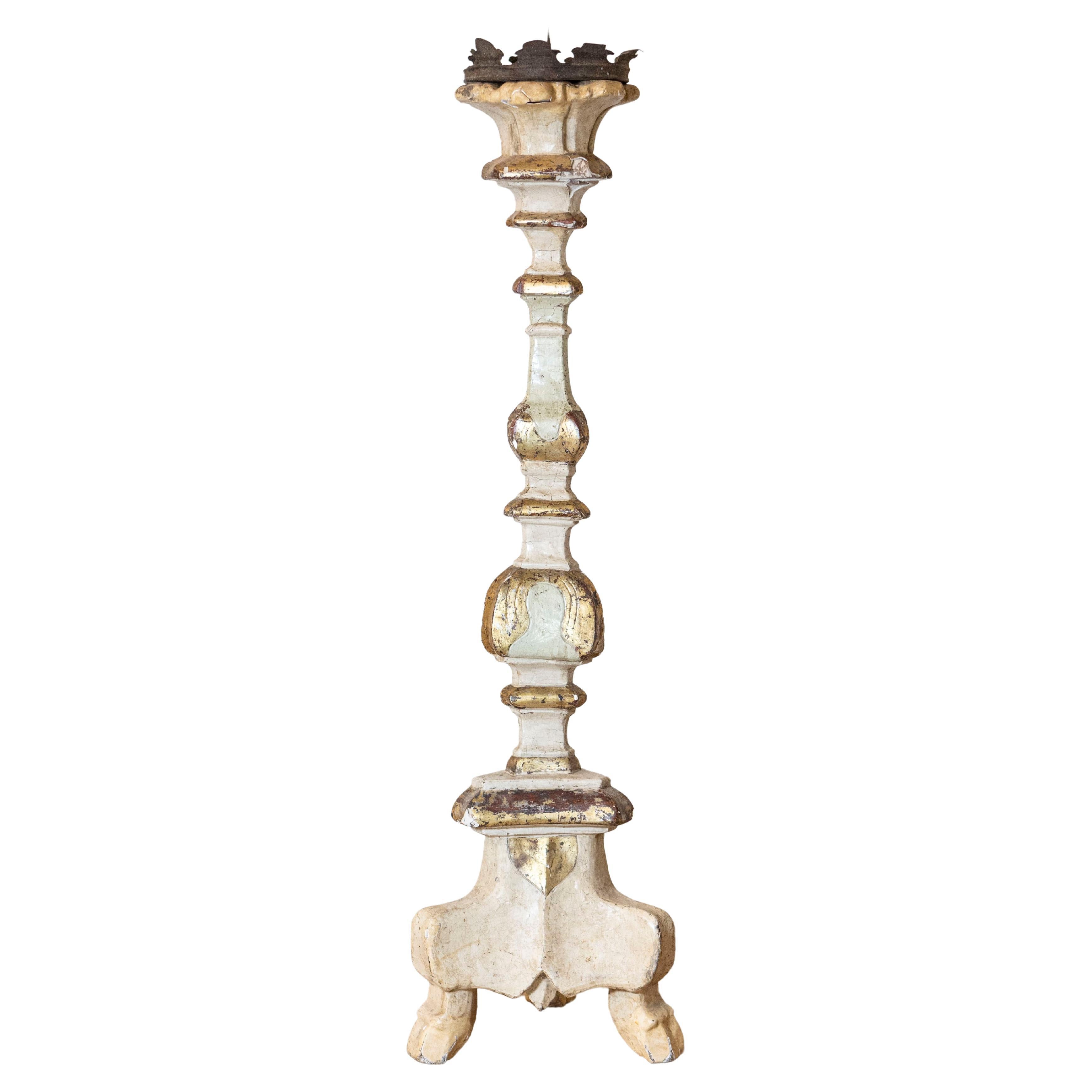 Candelero italiano de madera pintada de la Toscana del siglo XVIII con detalles dorados en venta