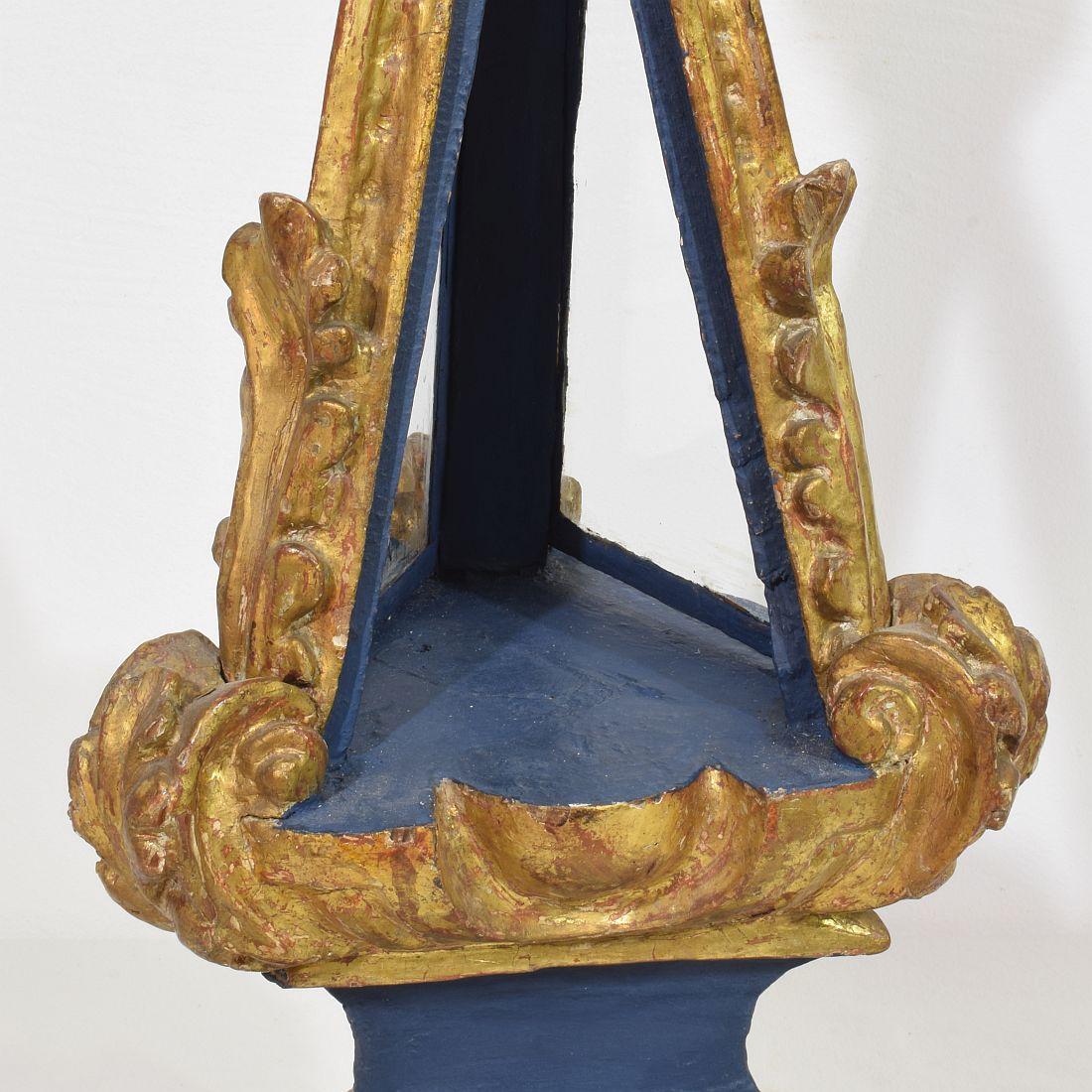 Paire de reliquaires baroques en bois sculpté italiens du XVIIIe siècle en vente 5