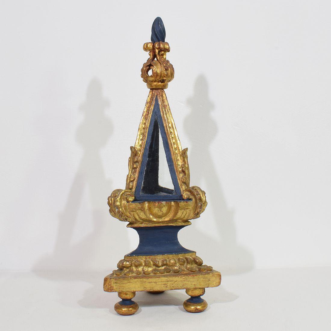 Paire de reliquaires baroques en bois sculpté italiens du XVIIIe siècle en vente 6