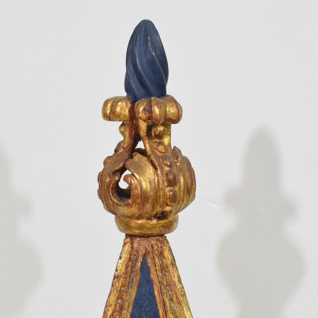 Paire de reliquaires baroques en bois sculpté italiens du XVIIIe siècle en vente 7