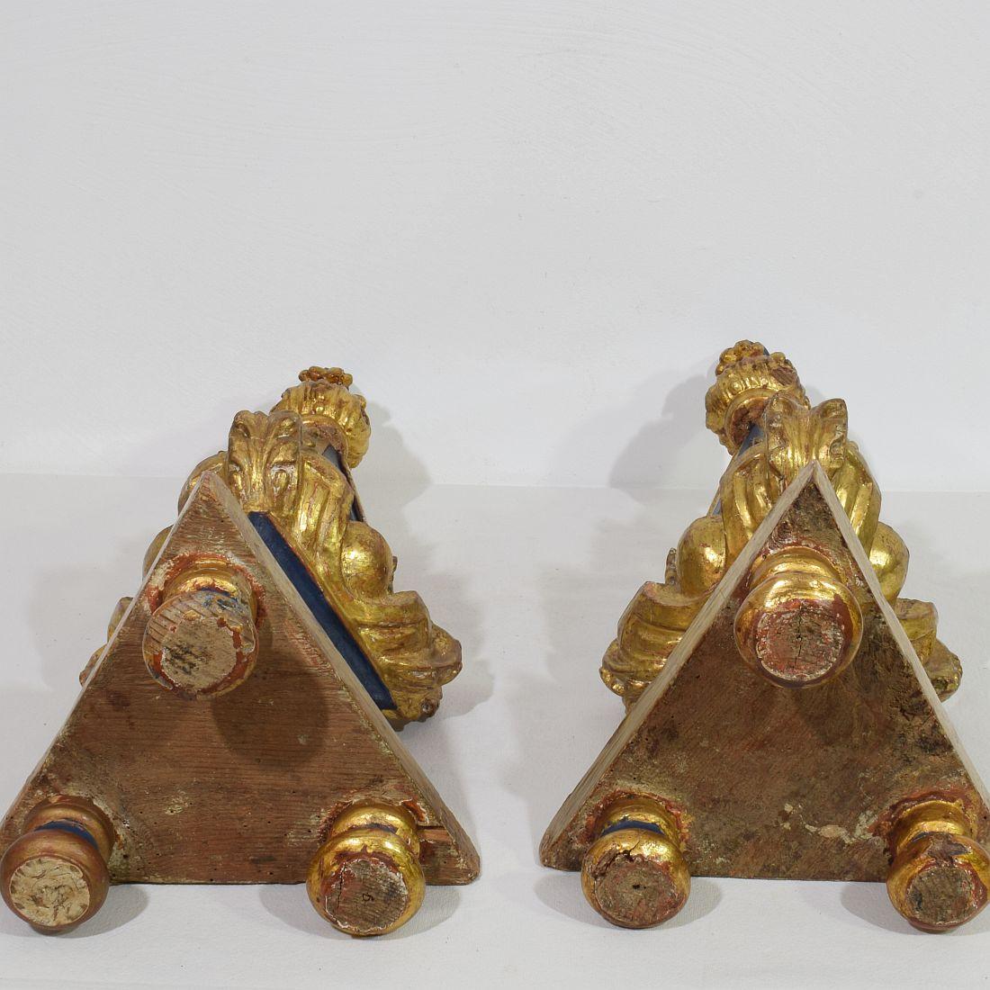 Paire de reliquaires baroques en bois sculpté italiens du XVIIIe siècle en vente 13