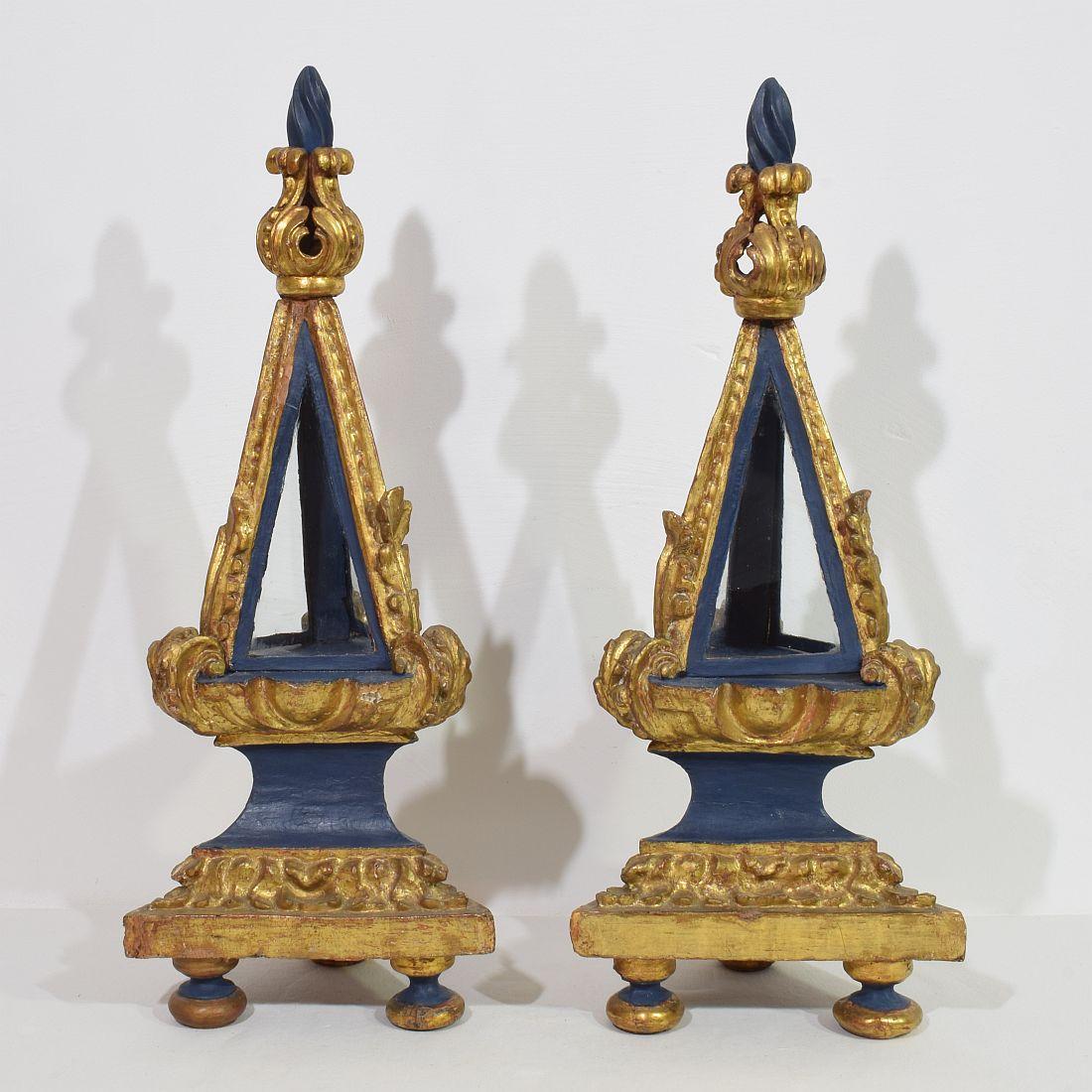 Hand-Carved Italian 18th Century Pair Baroque Carved Wooden Reliquary Shrines For Sale
