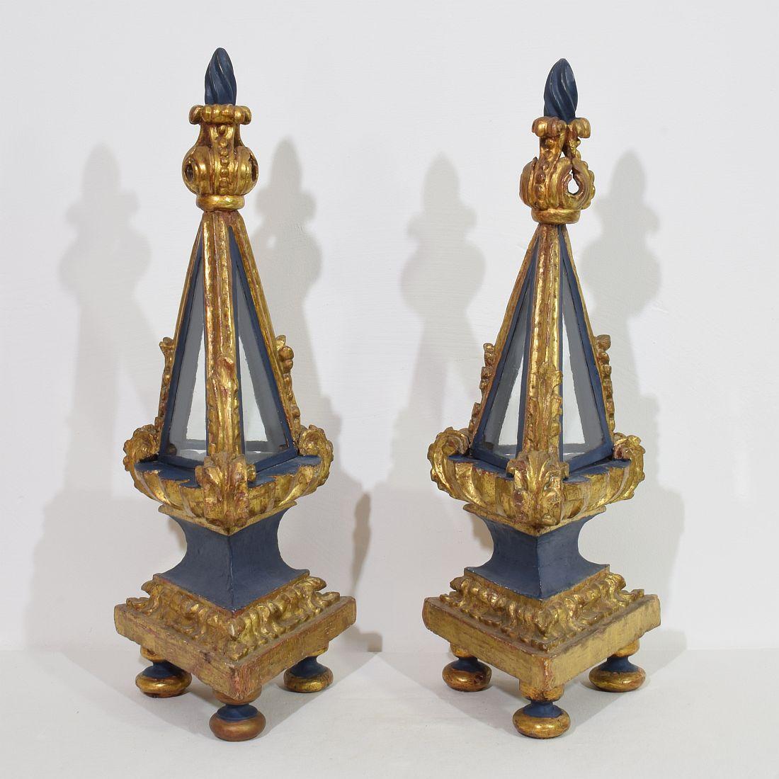 Italian 18th Century Pair Baroque Carved Wooden Reliquary Shrines In Good Condition For Sale In Buisson, FR