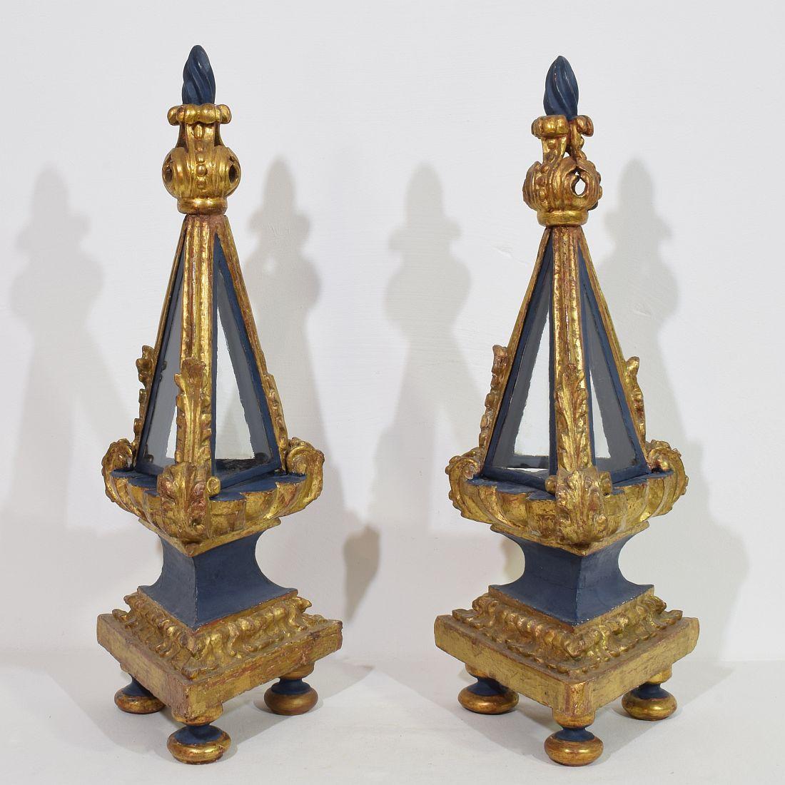 Glass Italian 18th Century Pair Baroque Carved Wooden Reliquary Shrines For Sale