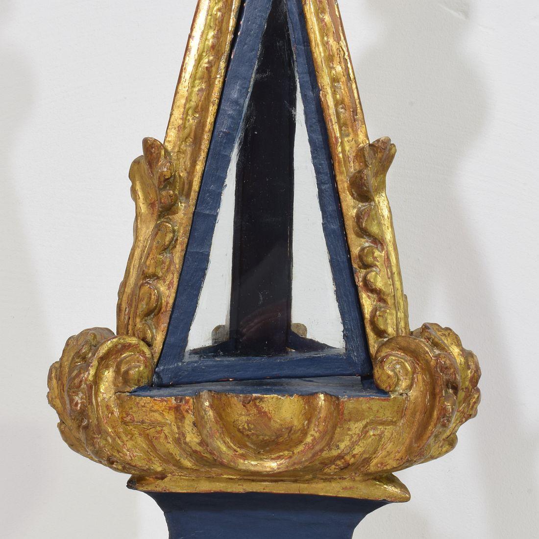 Paire de reliquaires baroques en bois sculpté italiens du XVIIIe siècle en vente 2