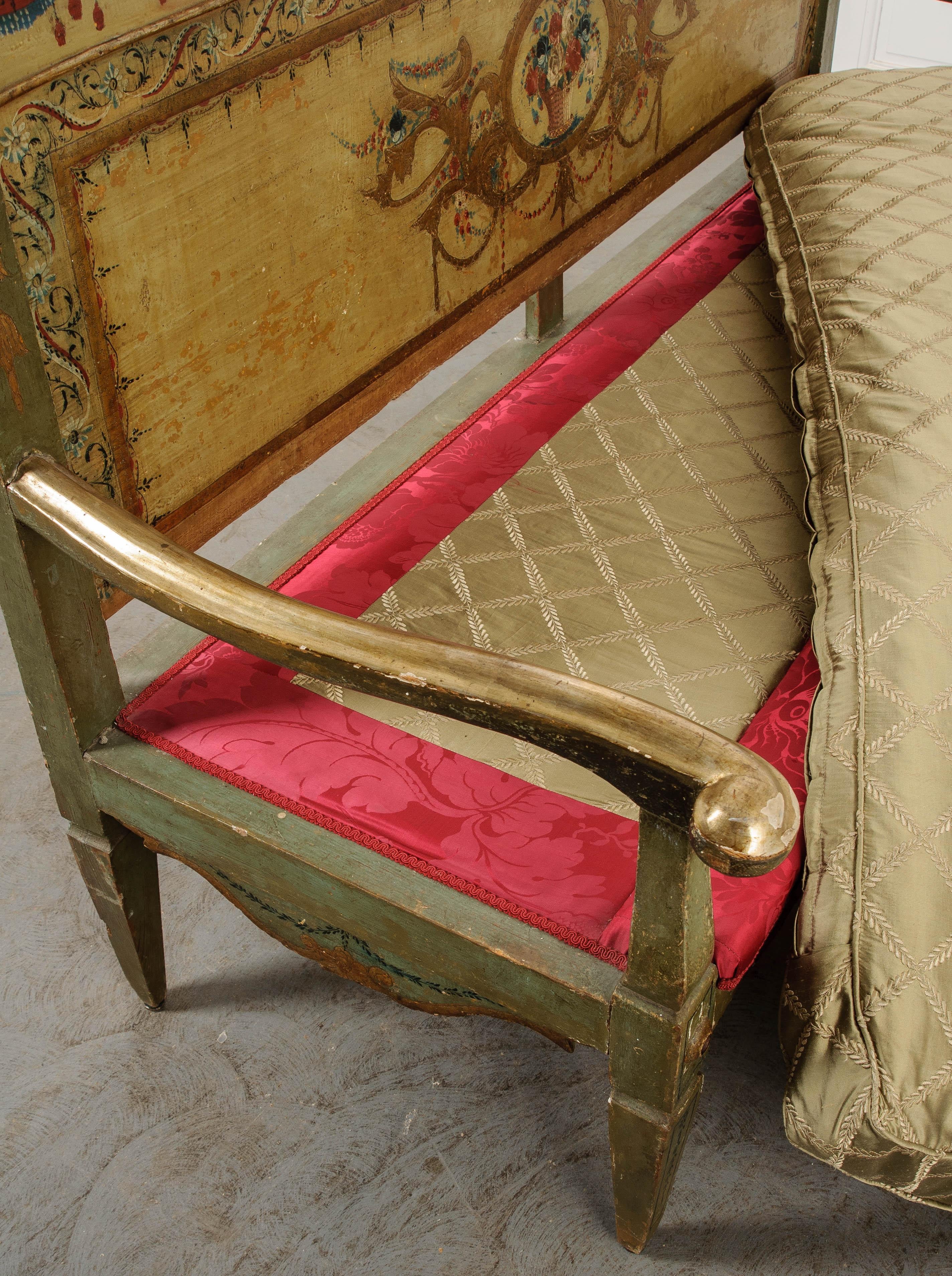 Italian 18th Century Parcel-Gilt and Painted Canapé For Sale 5