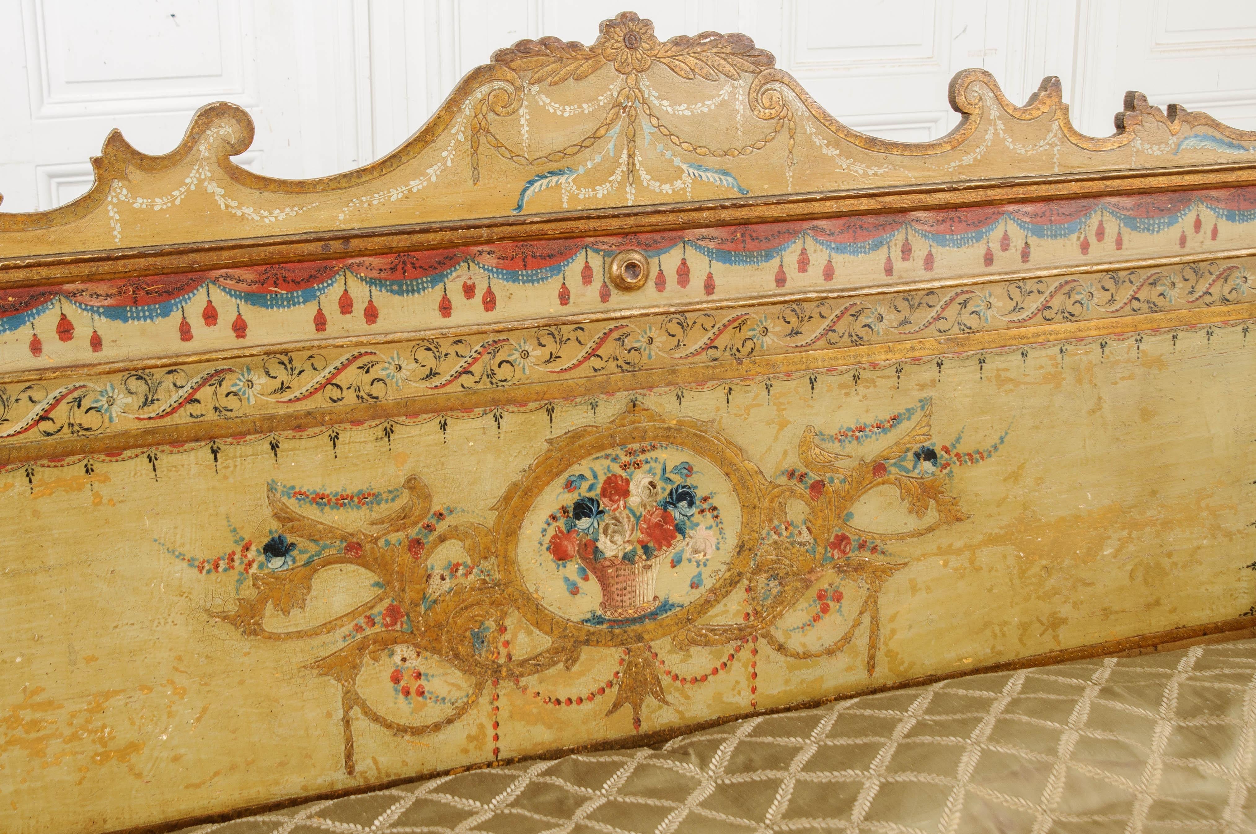 Italian 18th Century Parcel-Gilt and Painted Canapé For Sale 6