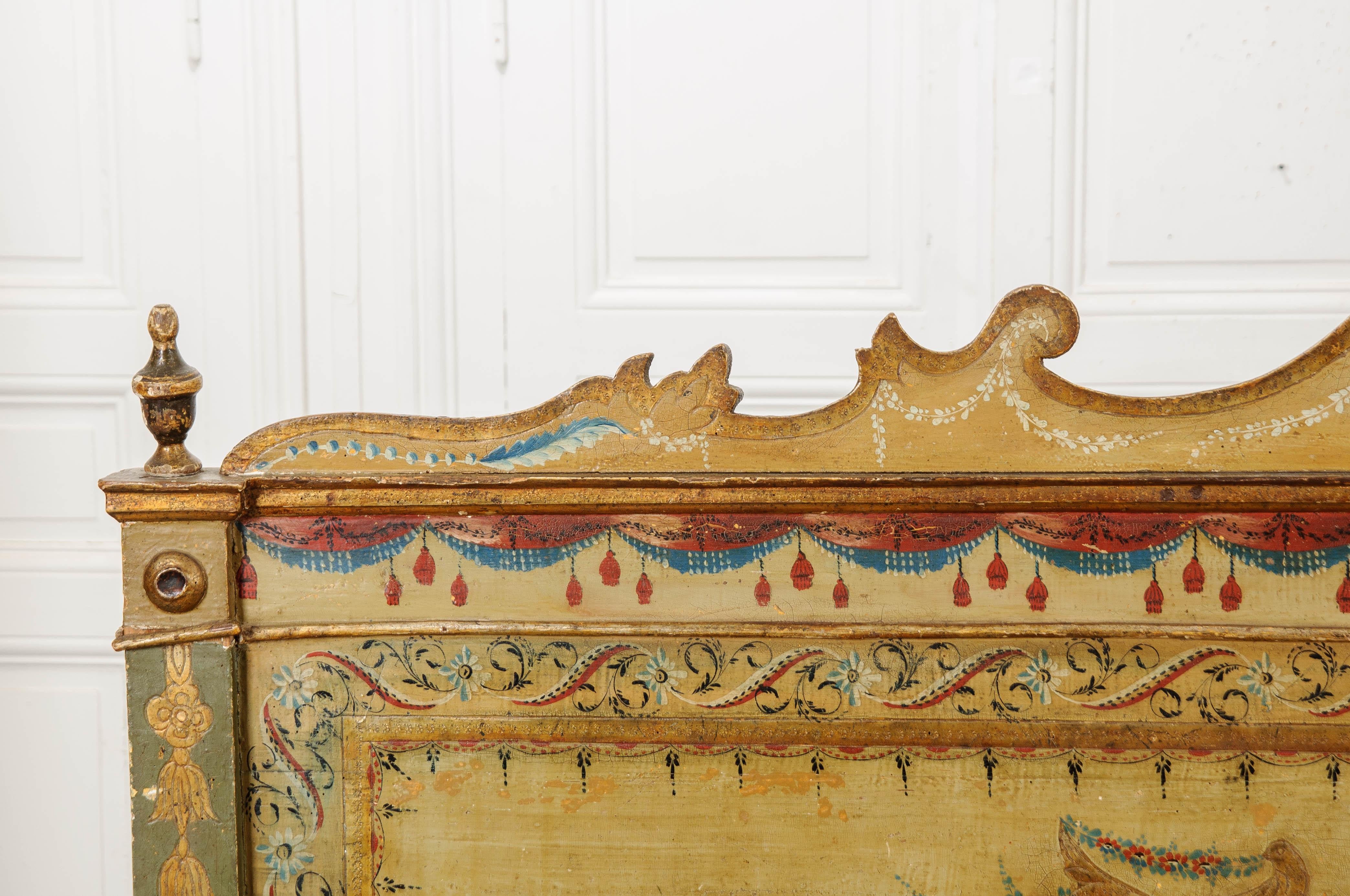 Italian 18th Century Parcel-Gilt and Painted Canapé For Sale 7