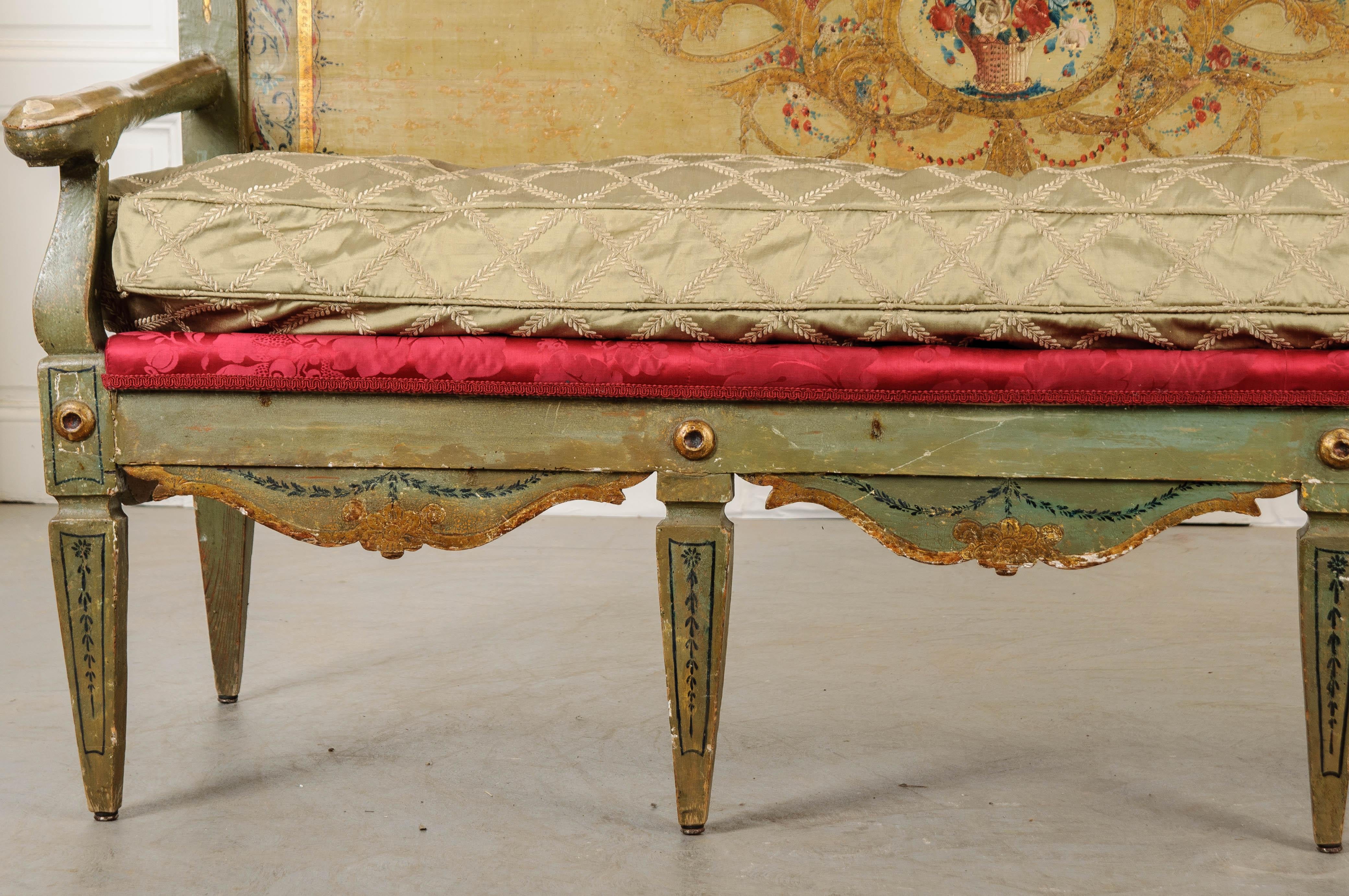 Italian 18th Century Parcel-Gilt and Painted Canapé For Sale 8