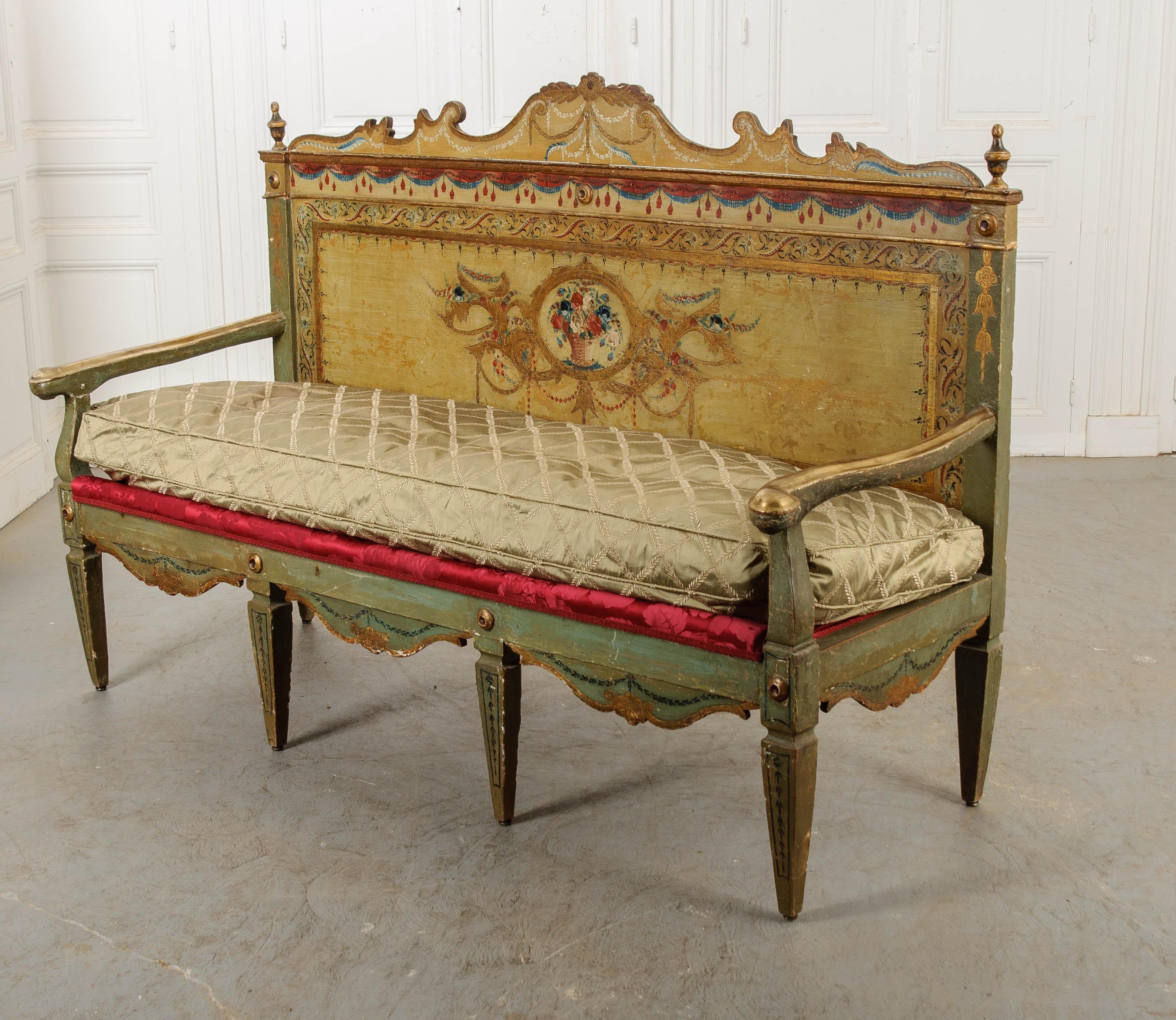 Italian 18th Century Parcel-Gilt and Painted Canapé For Sale 9