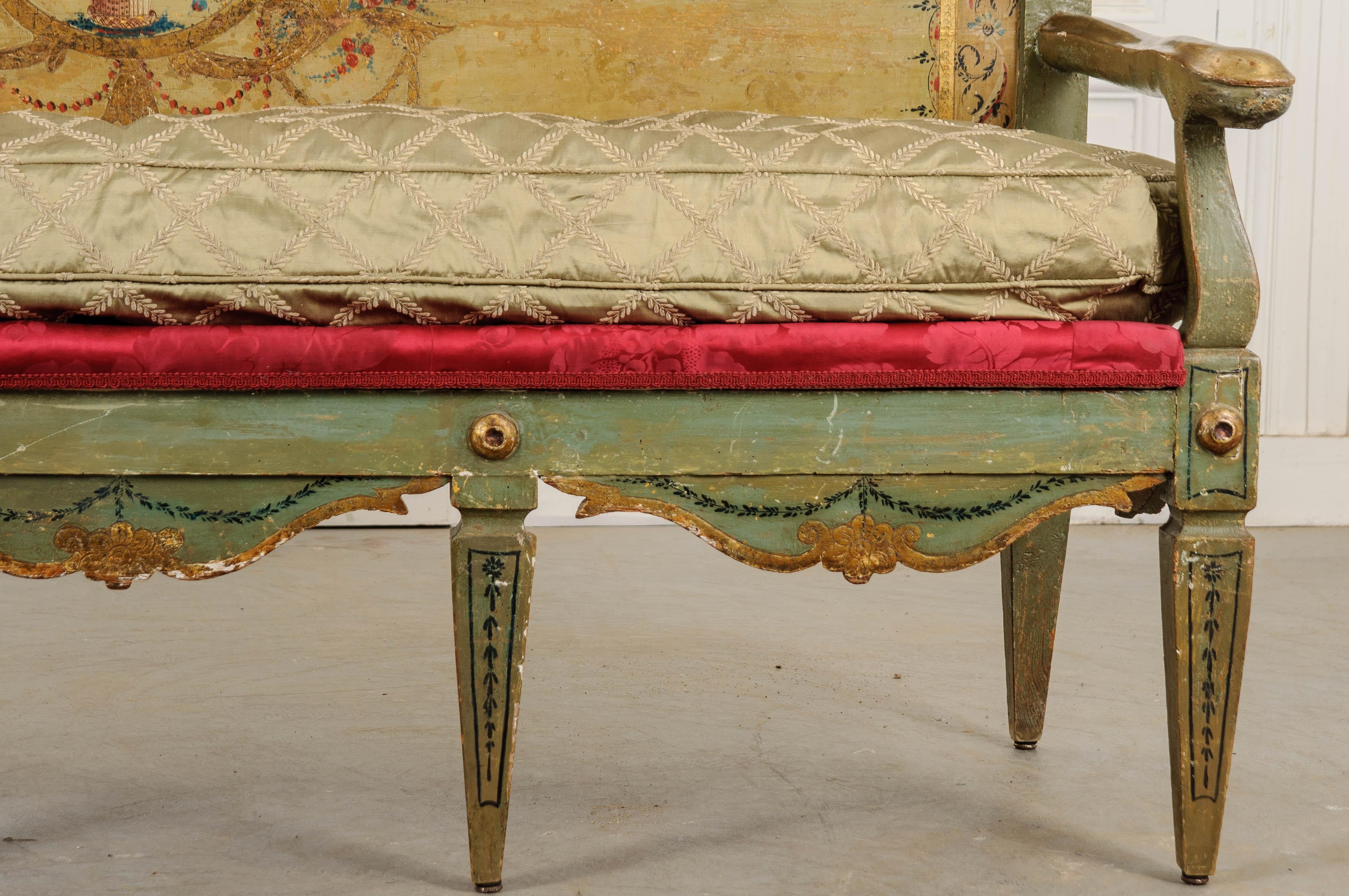 Italian 18th Century Parcel-Gilt and Painted Canapé For Sale 1