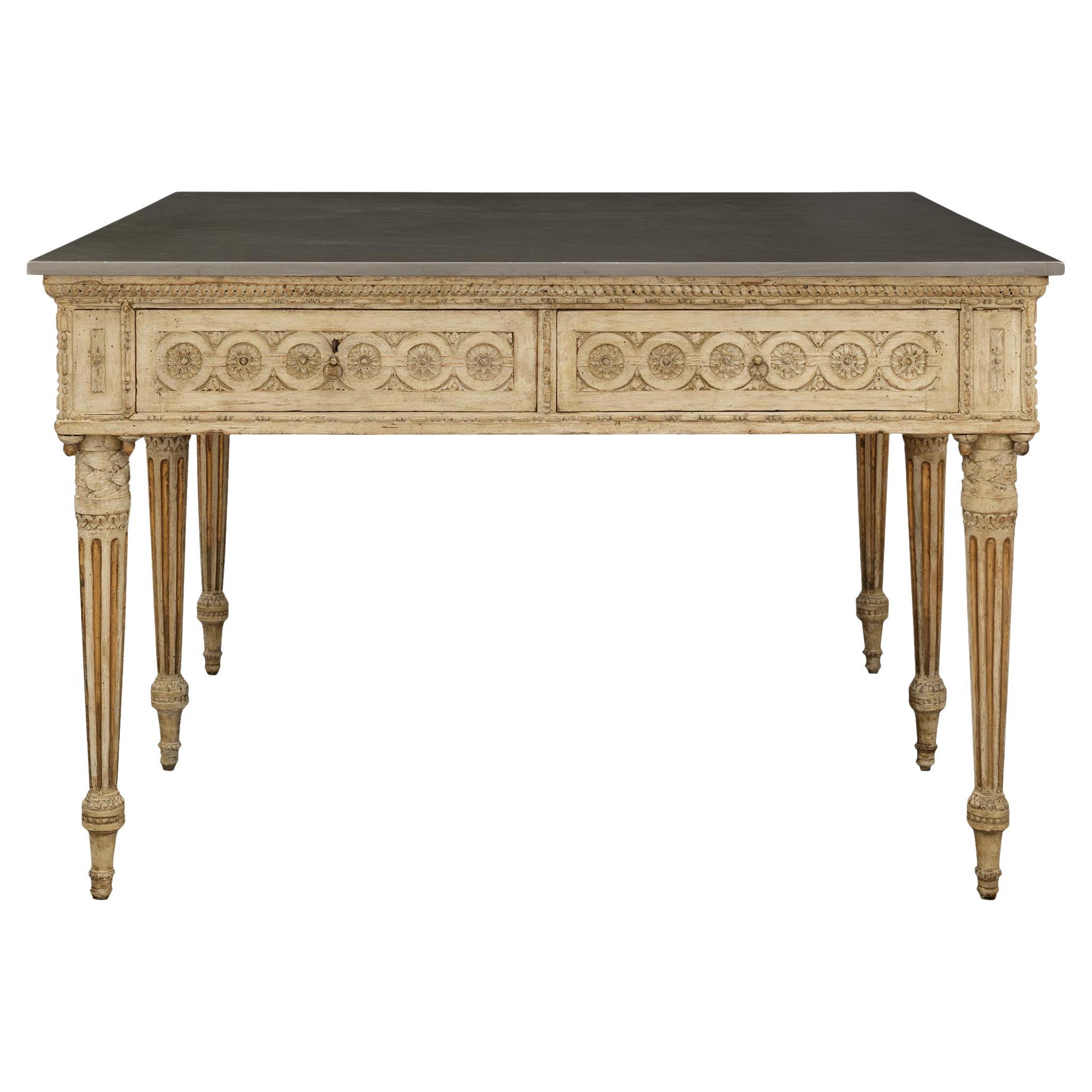 Table centrale italienne du 18e siècle en bois doré patiné et marbre en vente