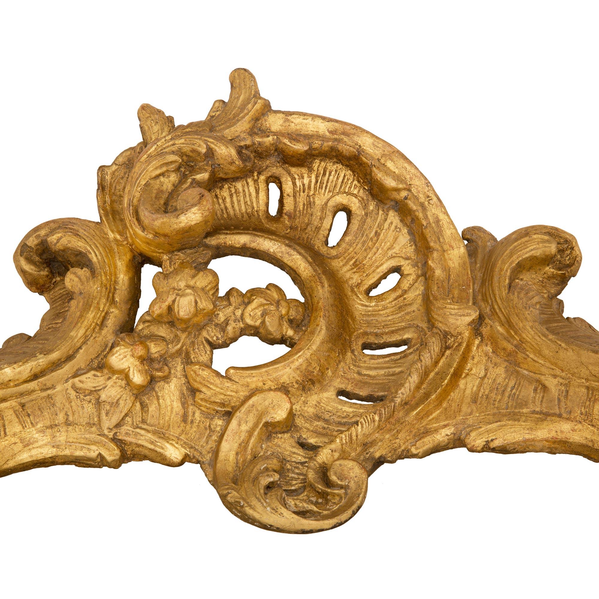 Italienische Konsole aus vergoldetem Holz und Rouge Royale-Marmor aus der Rgence-Periode des 18. Jahrhunderts im Angebot 3