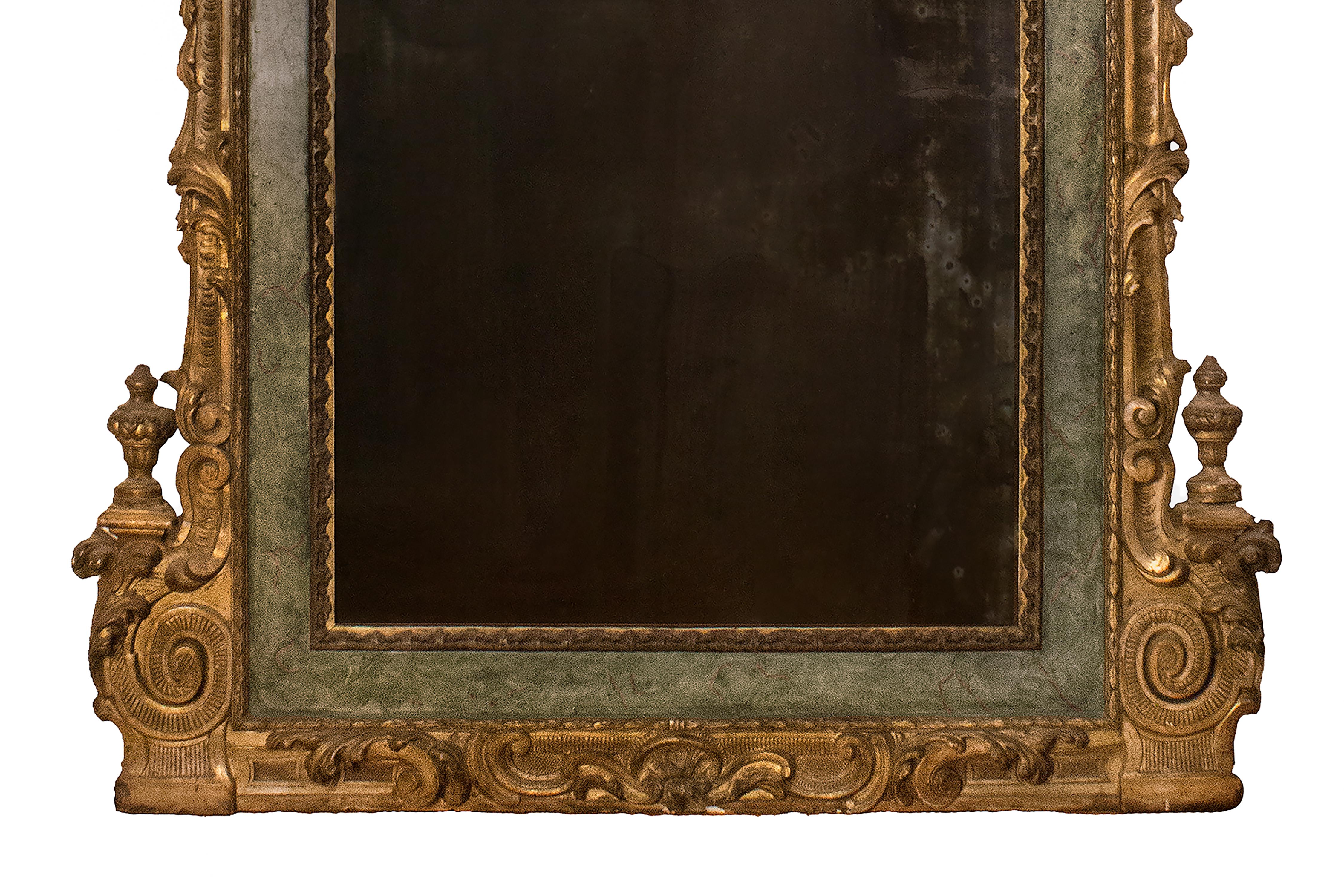 Italian 18th Century Rococo Archtop Painted and Gilded Mirror For Sale 3