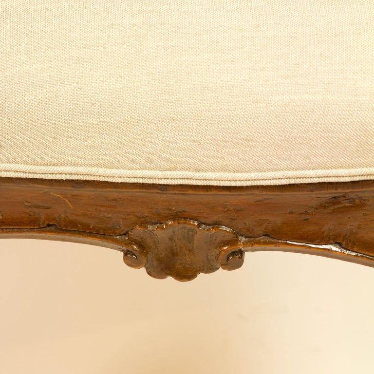 Italian 18th Century Rococo Carved Walnut Sofa or Canape For Sale 1