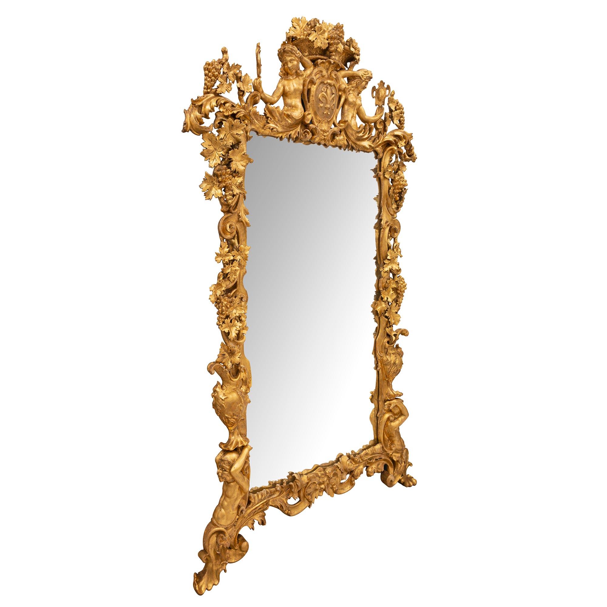 Italian 18th Century Rococo Period Giltwood Mirror In Good Condition For Sale In West Palm Beach, FL