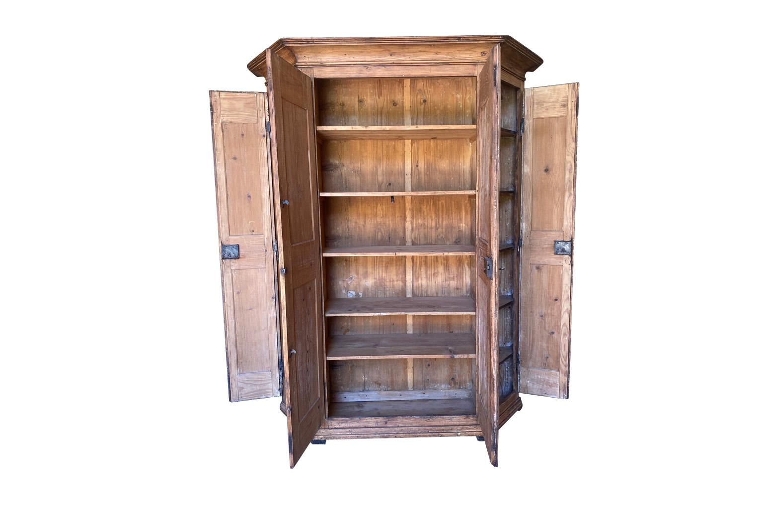 XVIIIe siècle et antérieur Armoire Scantonata italienne du 18ème siècle en vente