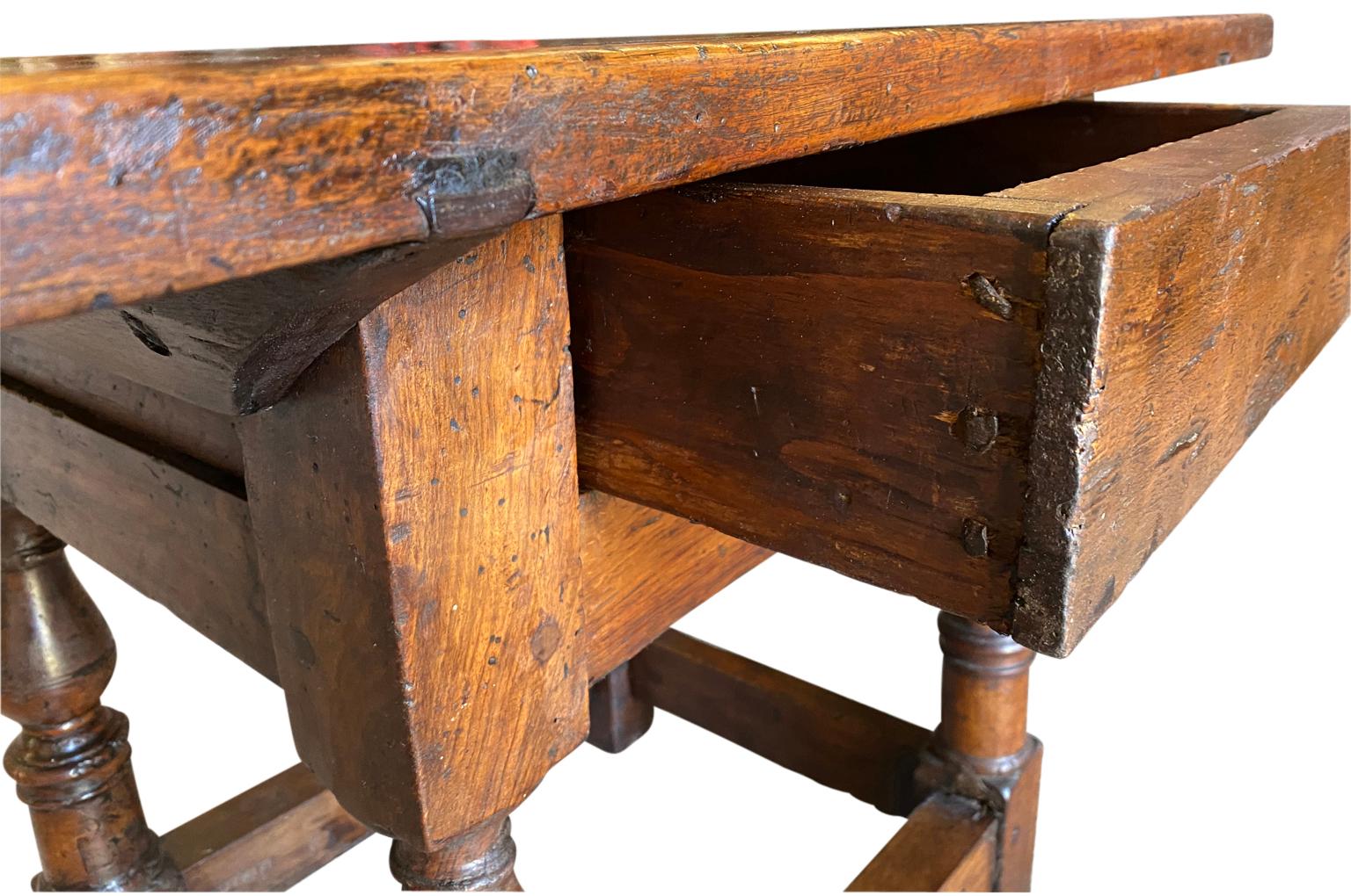 Walnut Italian 18th Century Side Table For Sale