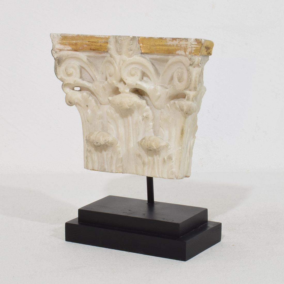 Lovely small hand-carved white marble capital with traces of its original gilding. 
Beautiful weathered white marble .
Italy circa 1780
Weathered
Measurements include the wooden pedestal
H:18cm  W:15cm D:8cm 