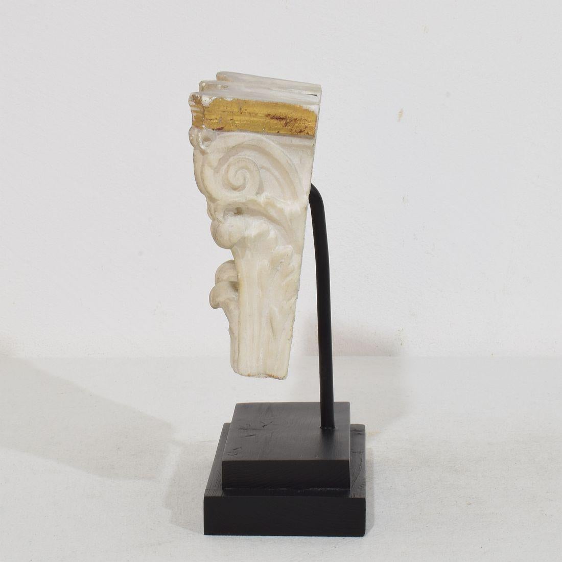 Italian, 18th Century, Small Carved White Marble Capital With Traces Of Gilding For Sale 1