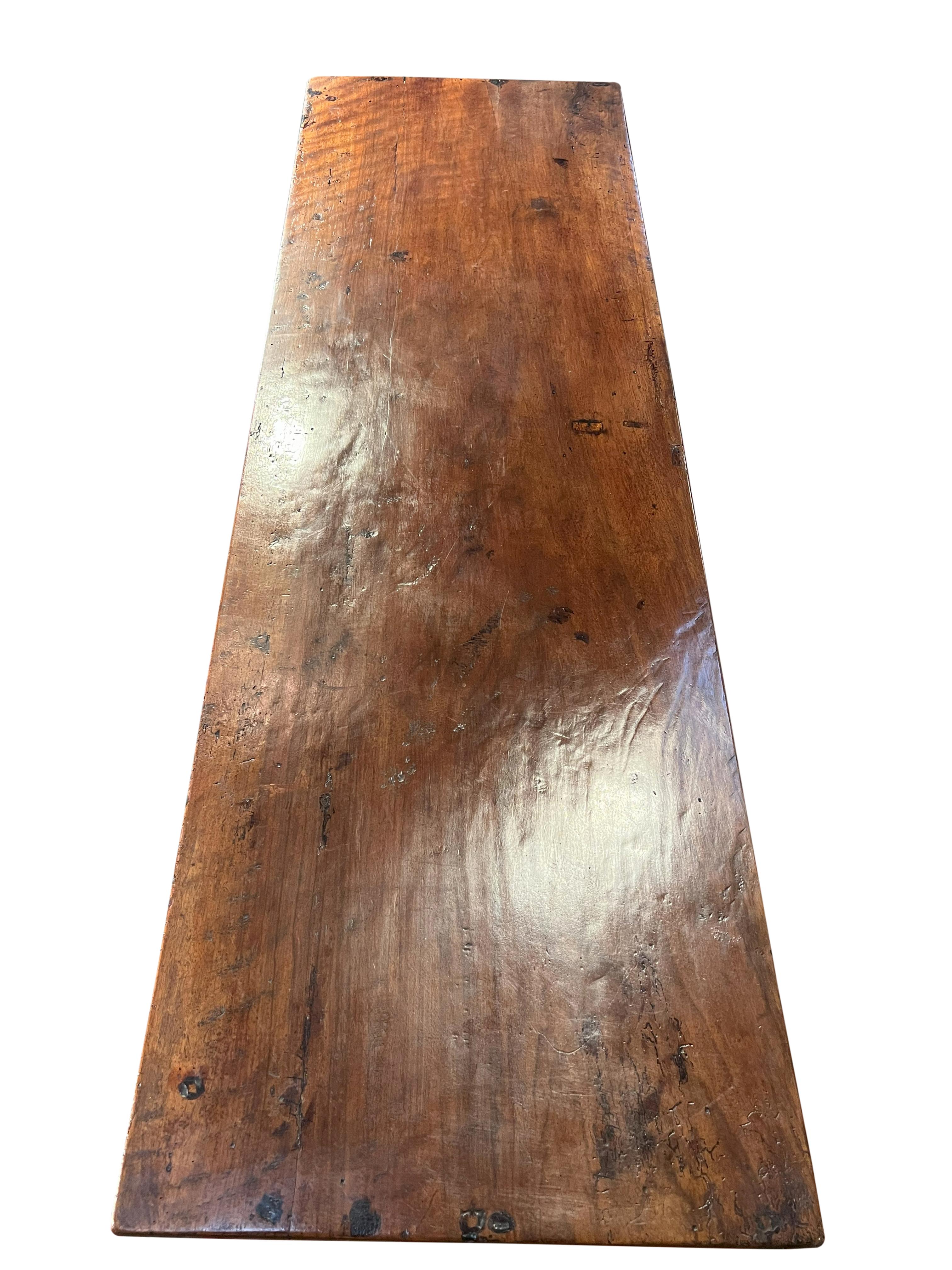  Table Fratino toscane du 18ème siècle avec pieds en forme de lyre en vente 7