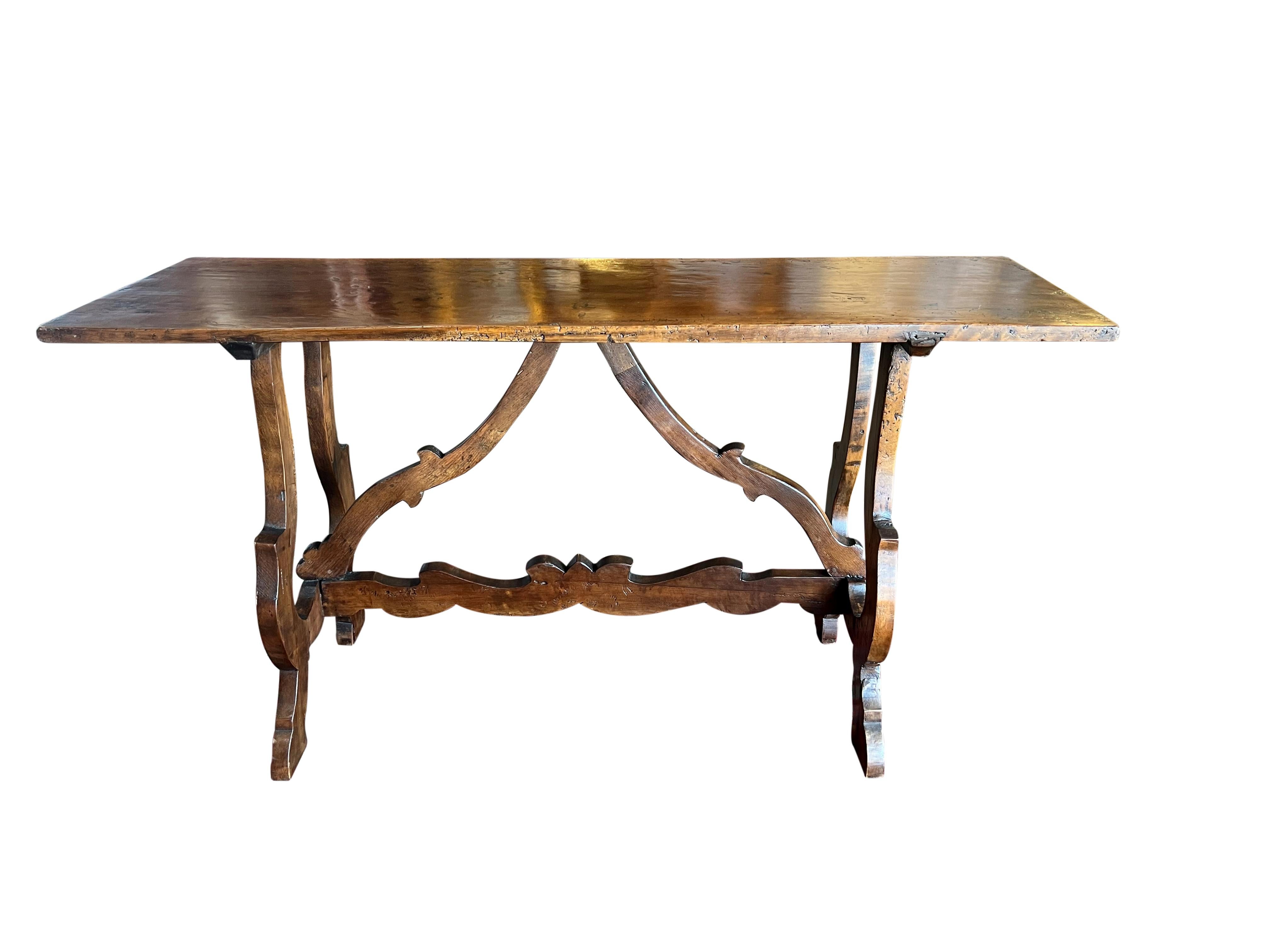  Italienischer toskanischer Fratino-Tisch aus dem 18. Jahrhundert mit Leierbeinen. (Renaissance) im Angebot