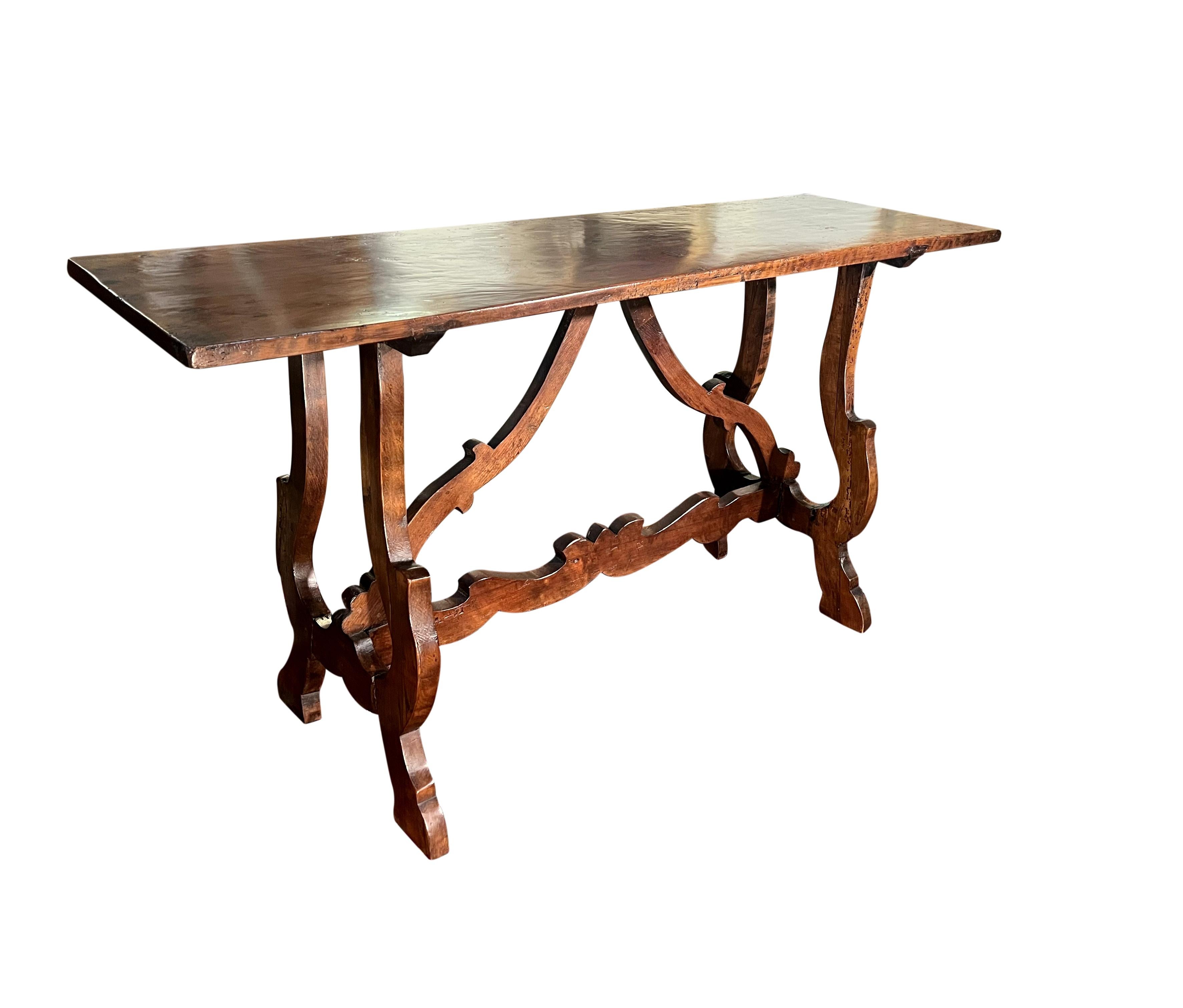  Italienischer toskanischer Fratino-Tisch aus dem 18. Jahrhundert mit Leierbeinen. im Zustand „Gut“ im Angebot in Encinitas, CA