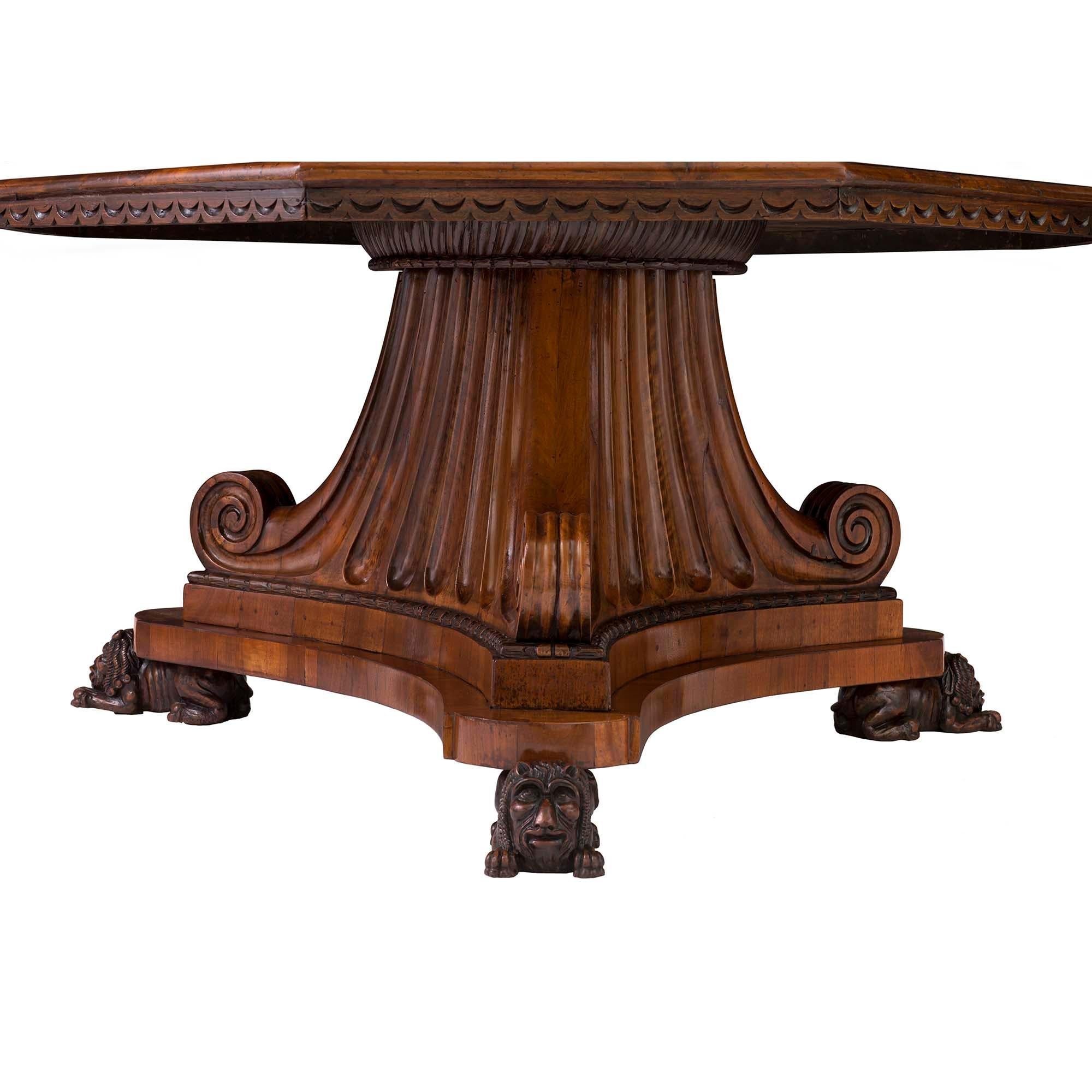 Italian 18th-Century Tuscan Octagonal Walnut Center Table In Good Condition For Sale In West Palm Beach, FL